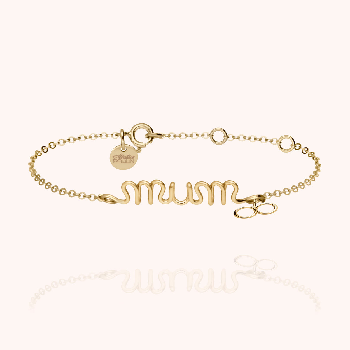 Bracciale Mum Richelieu x Clémence Allaire oro laminato, portato al polso