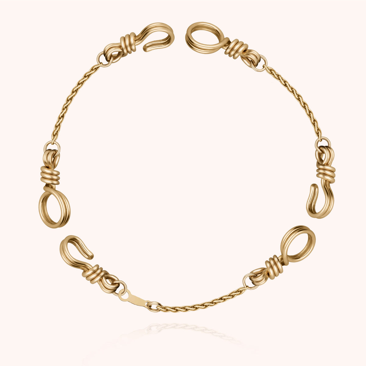 Bracciale Tercet Attache moi in filo d'oro giallo laminato 14k, portato al polso