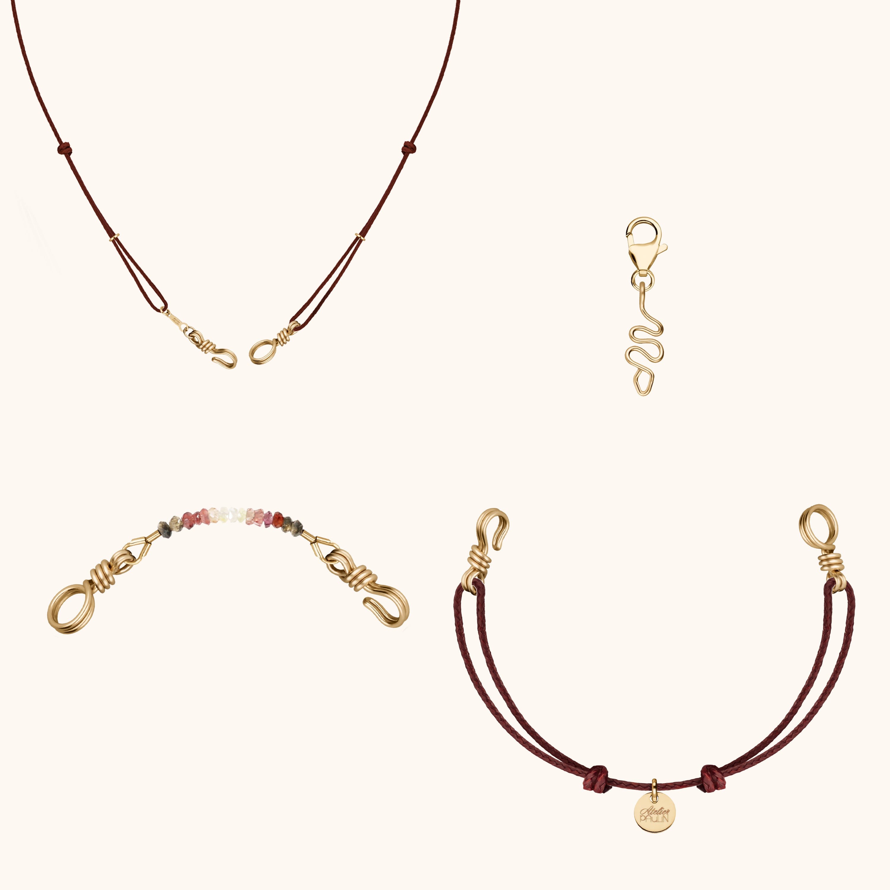 Bracelet cordon or jaune porté au poignet avec charm personnalisé façonné main