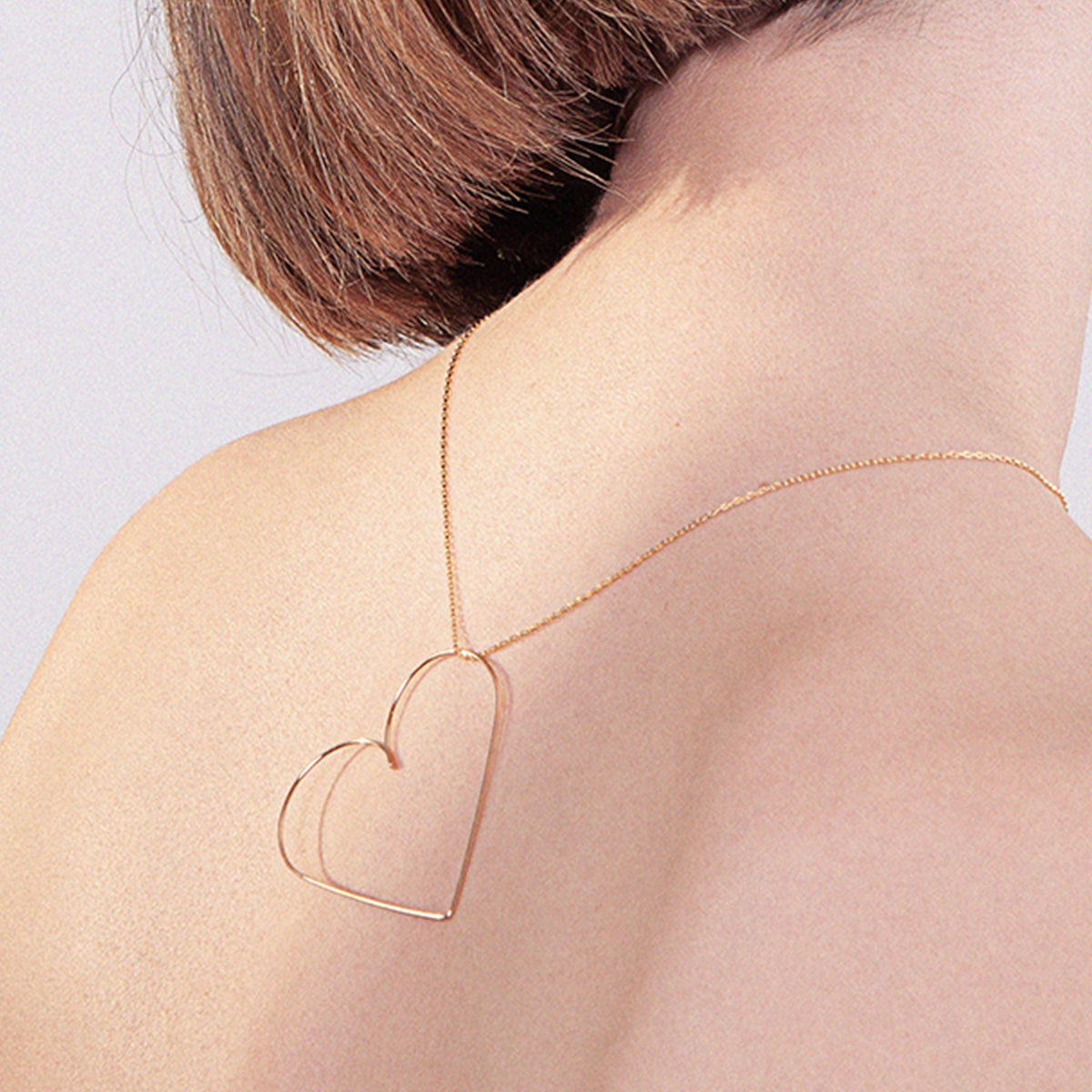 Dettaglio della finitura su Collana Piccolo Cuore in filo d'oro giallo laminato 14k