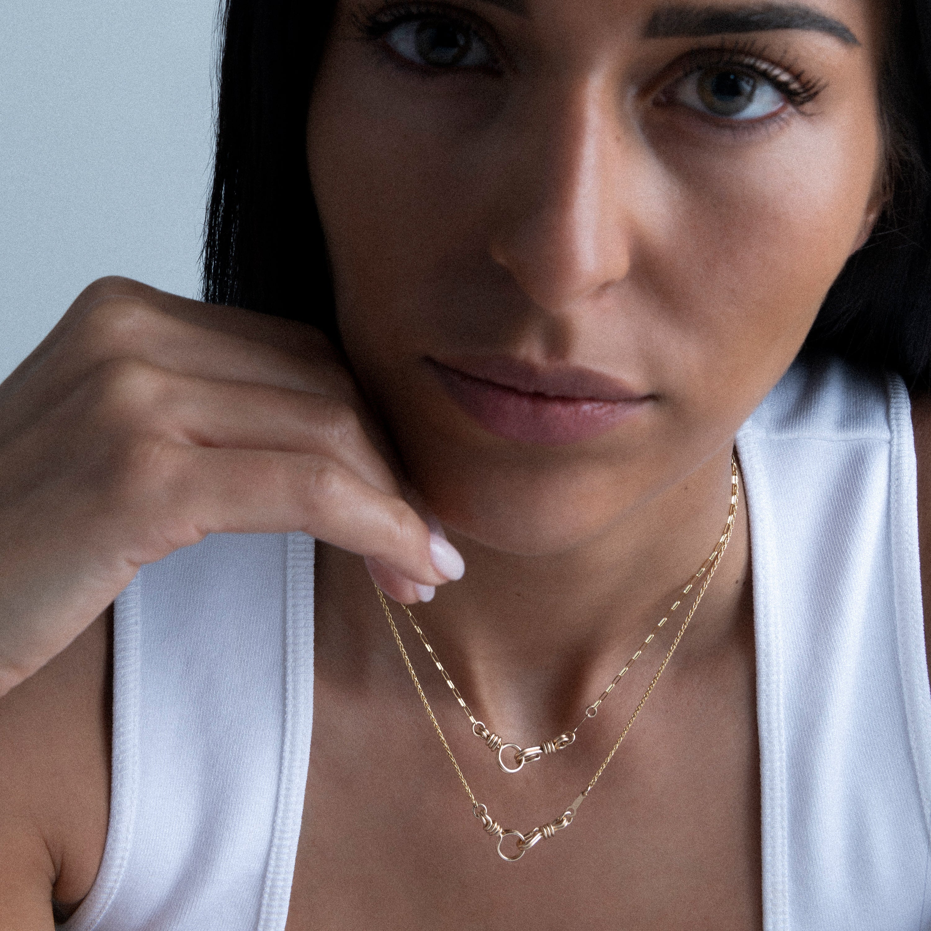 Collier Ras de Cou Rectangle Attache moi porté au cou — or jaune laminé livraison express sécurisée