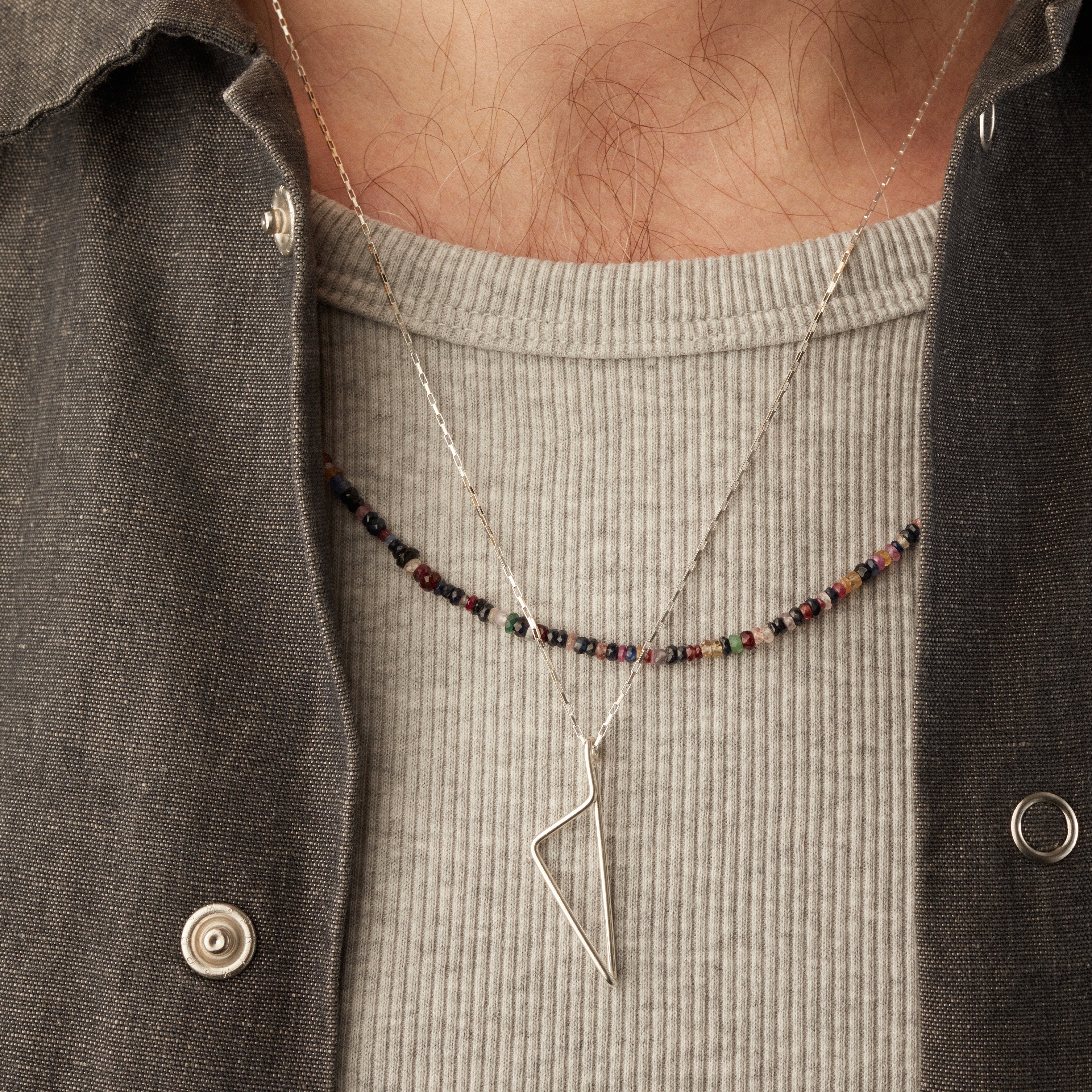 Détail du fil d'argent sterling travaillé à la main technique écrouissage