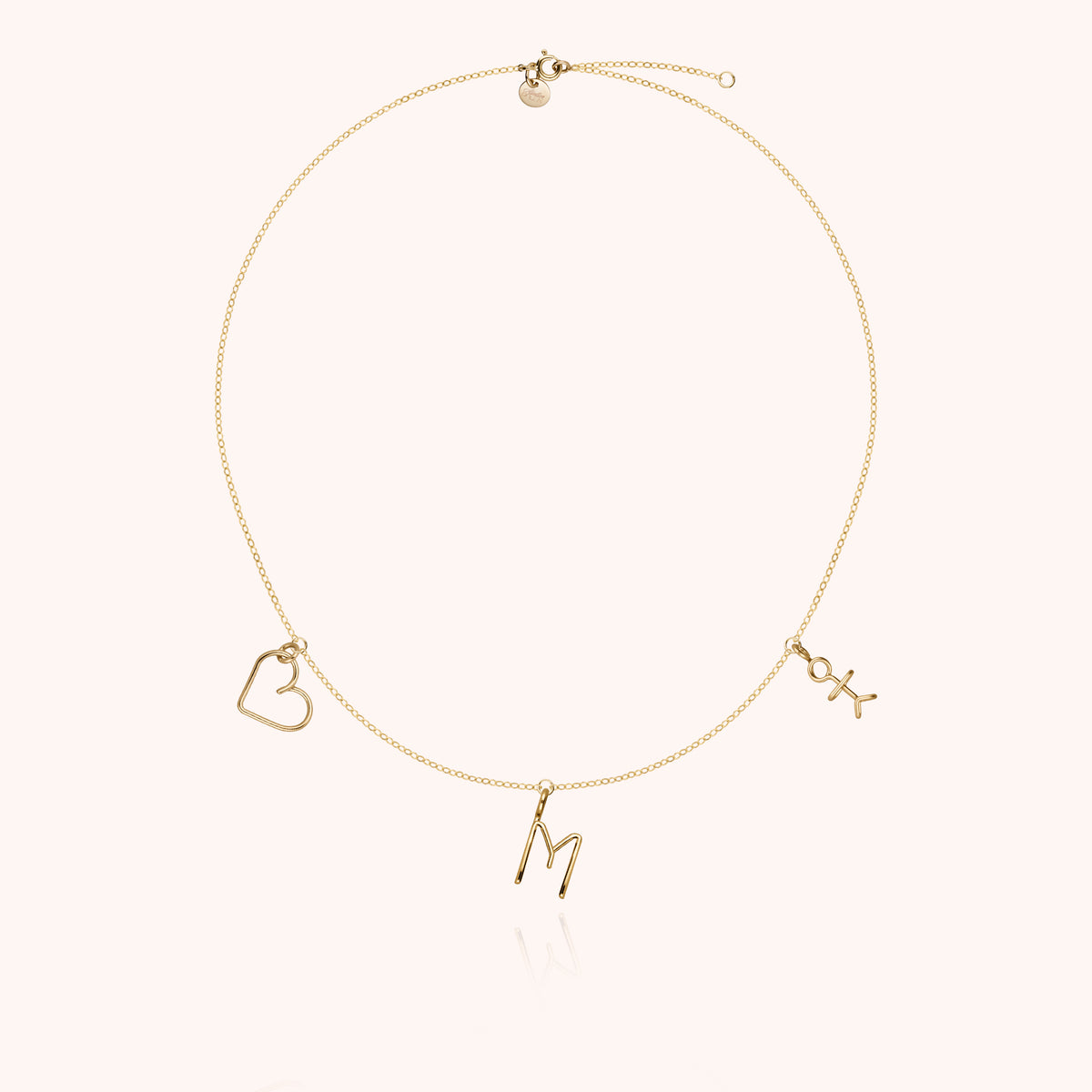 Collana Charms Trio Family in filo d'oro giallo laminato 14k, charm cuore, lettera e silhouette