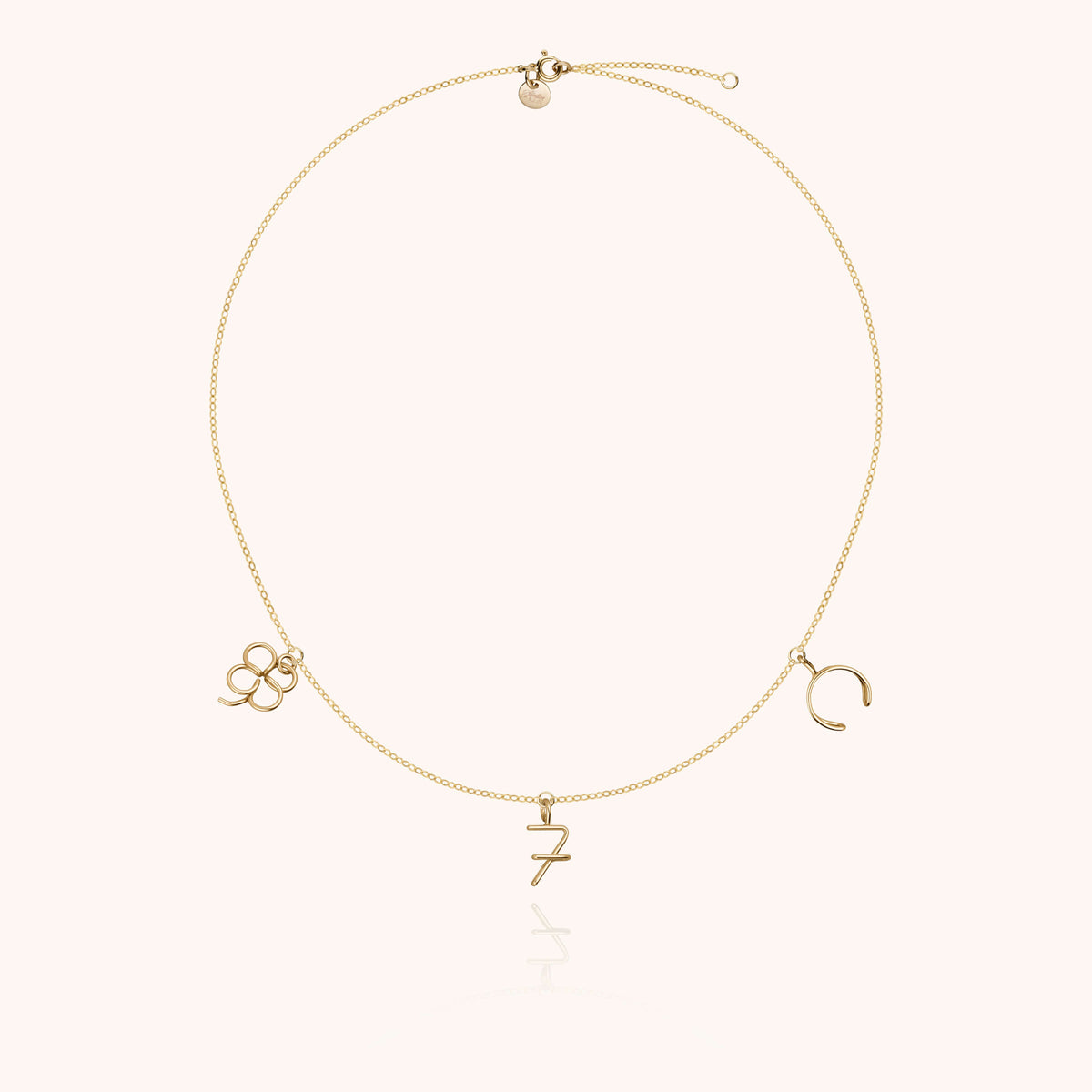 Primo piano della chiusura su Collana Charms Wish Me Luck
