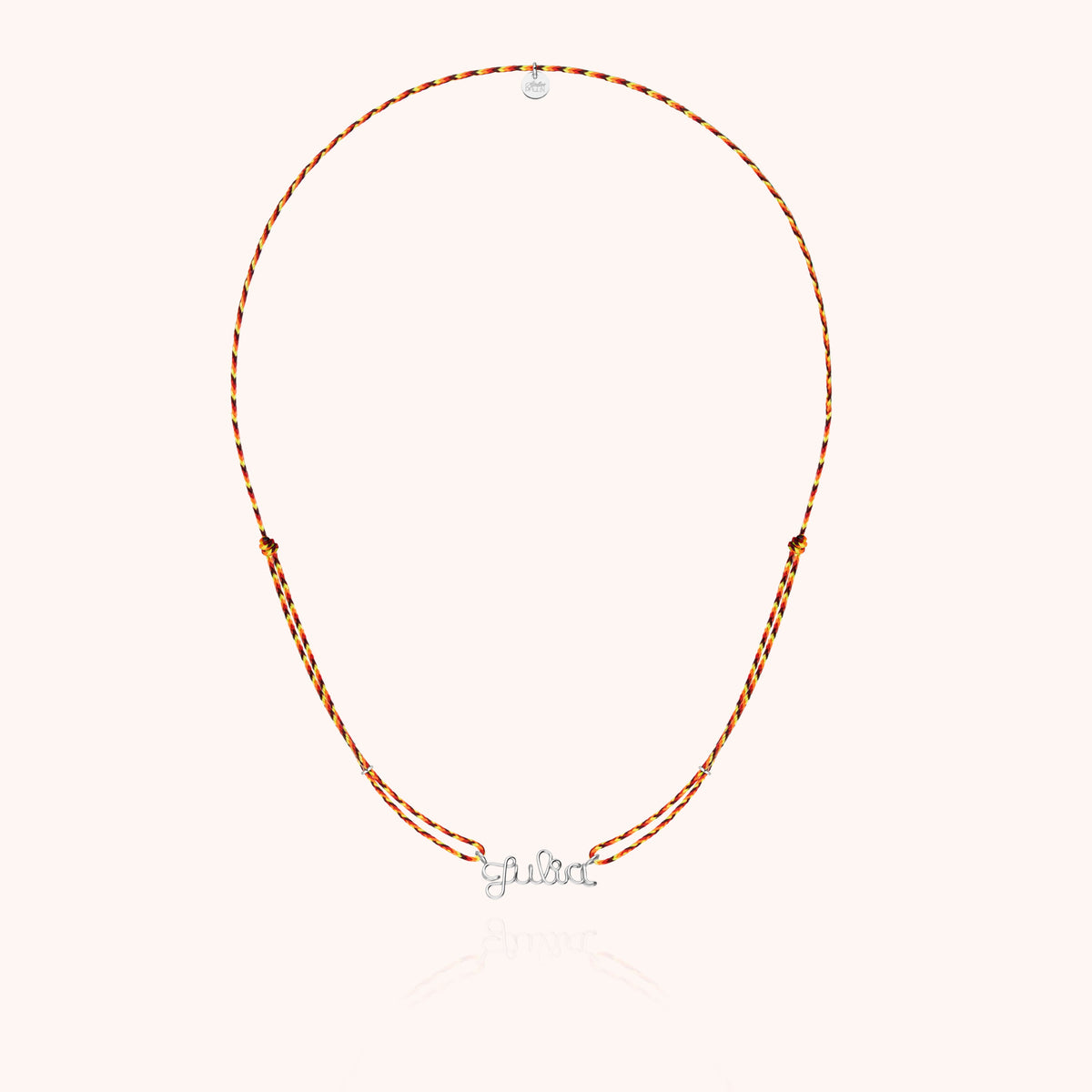Dettaglio della finitura su Collana Cordino Slim Knot Personalizzata in filo d'oro bianco 18kt
