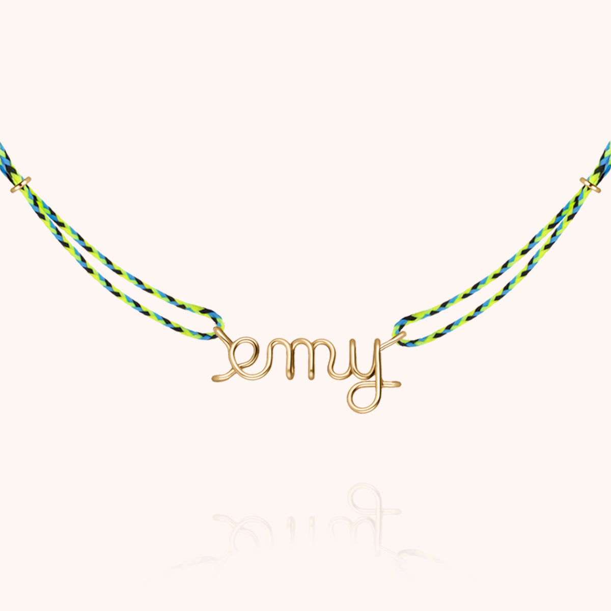 Collana Cordino Slim Knot Personalizzata in filo d'oro giallo 18kt, portata al collo