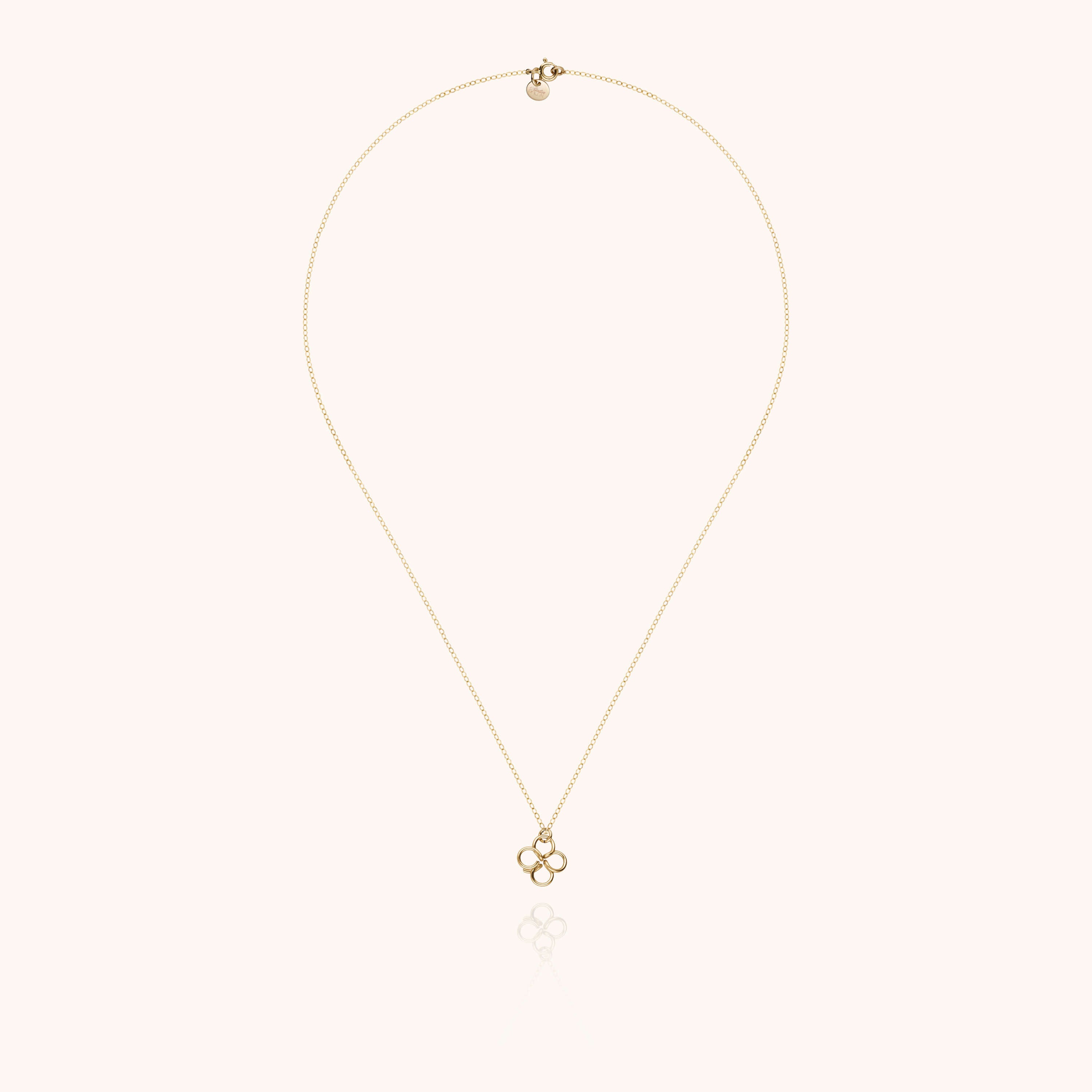 Collier Charms Lucky One Trèfle — détail façonnage à la main, or jaune laminé