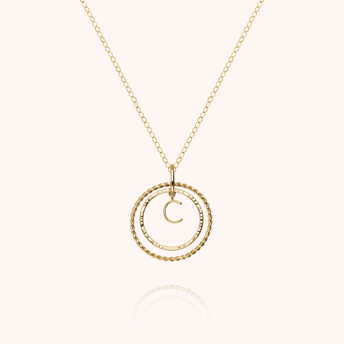 Initialen-Medaillon-Kette aus 18K Gelbgold — sichere Lieferung aus Paris