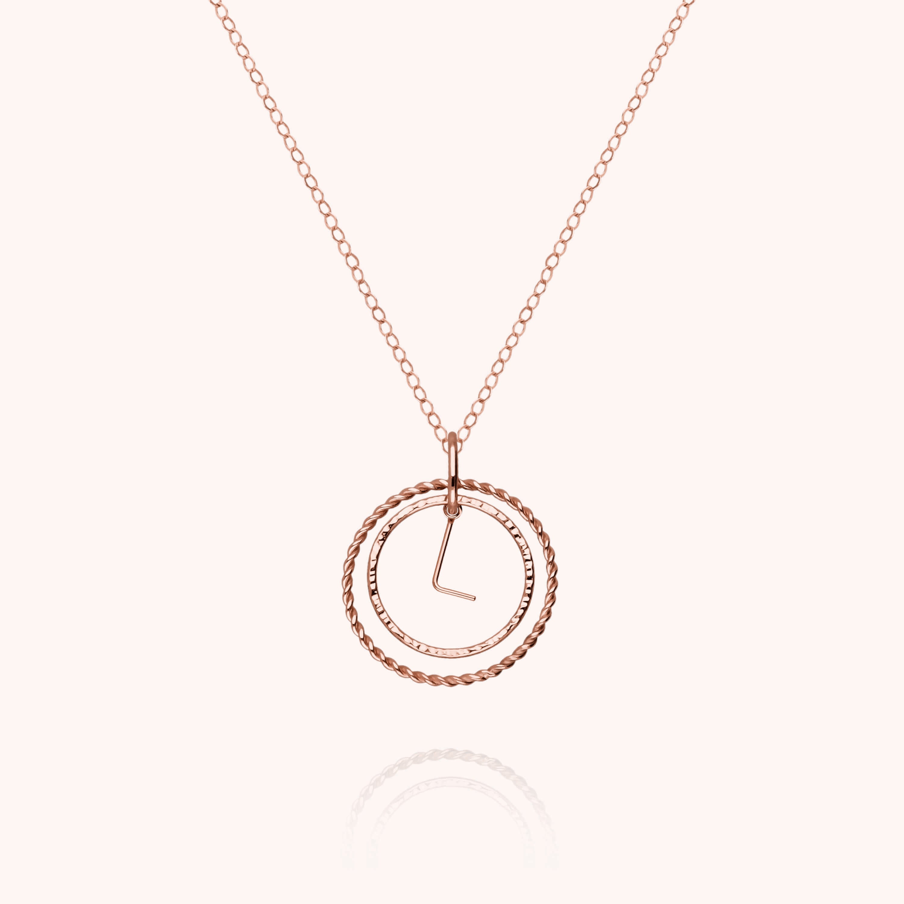 Collier Médaille Initiale — cadeau de luxe fait main Paris