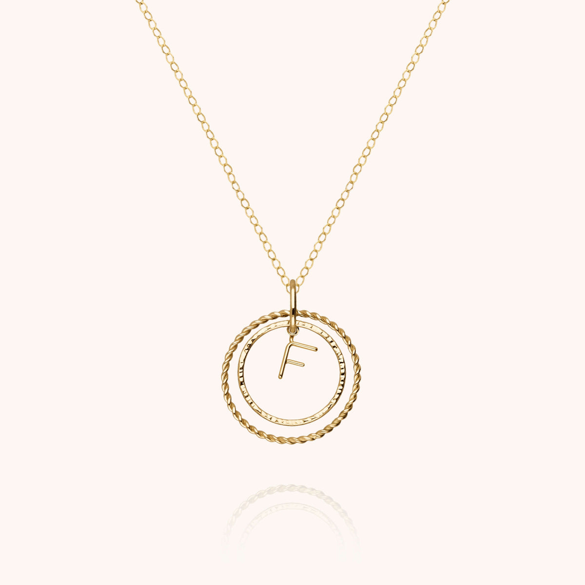 Kette Medaillon Initiale aus 18K Gelbgold — personalisierbare Kette Atelier Paulin