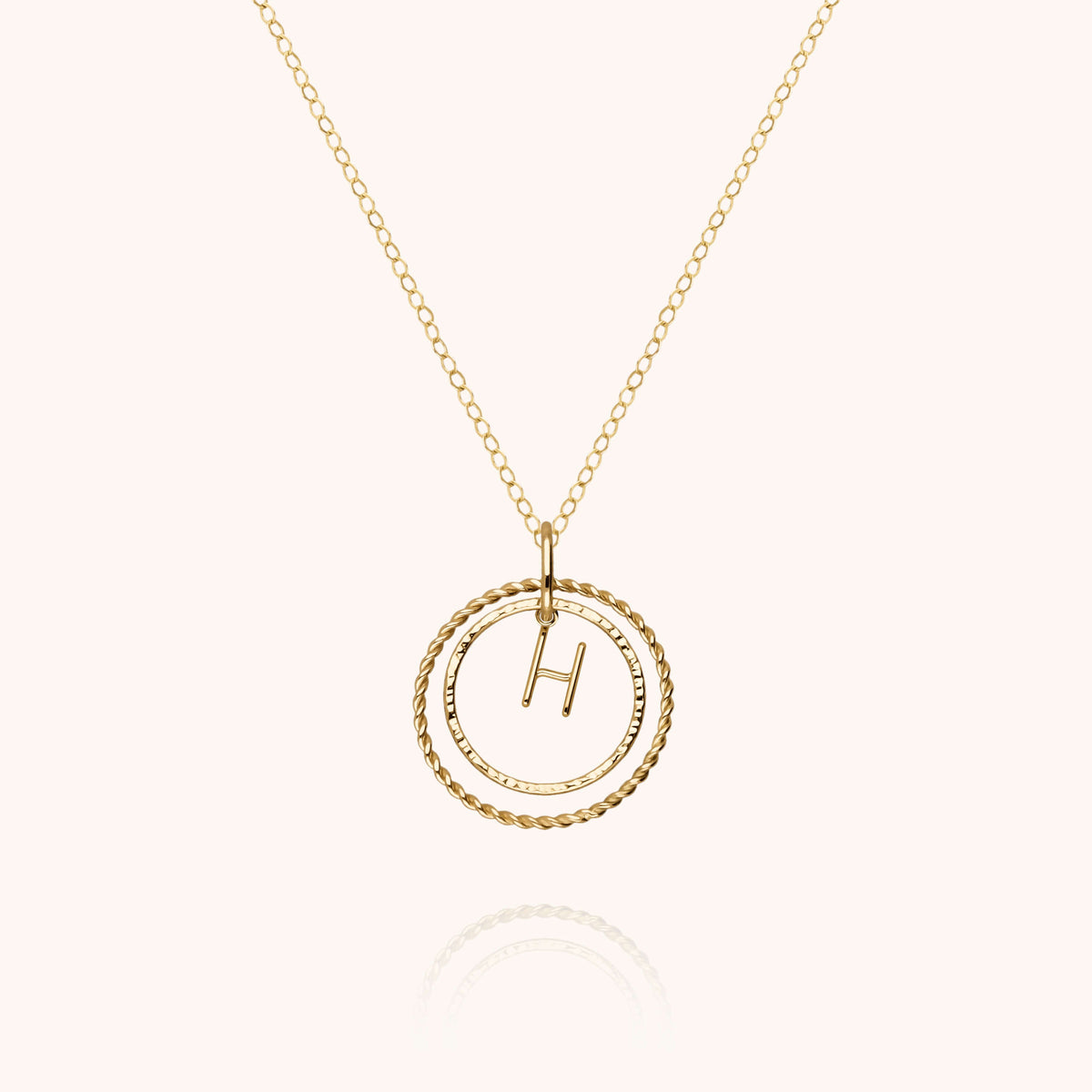 Initialen-Medaillon-Kette aus 18K Gelbgold — sichere Lieferung aus Paris