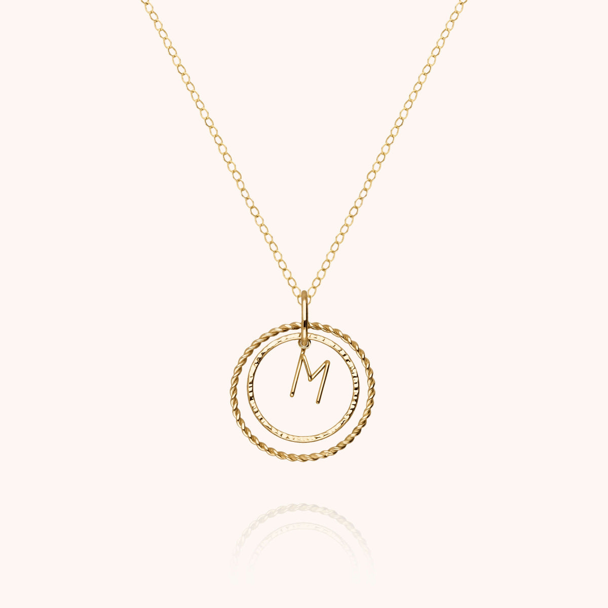 Initialen-Medaillon-Kette aus 18K Gelbgold — sichere Lieferung aus Paris
