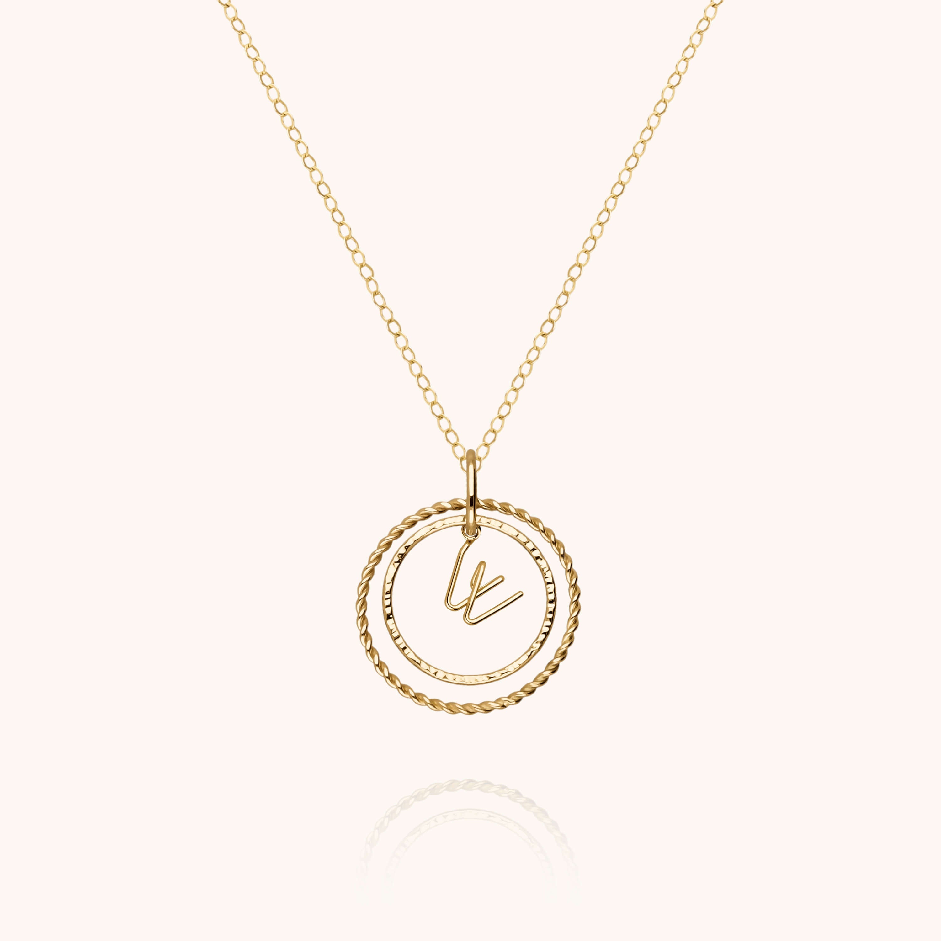 Collier Médaille Initiale en or jaune 18K — expédition sécurisée Paris
