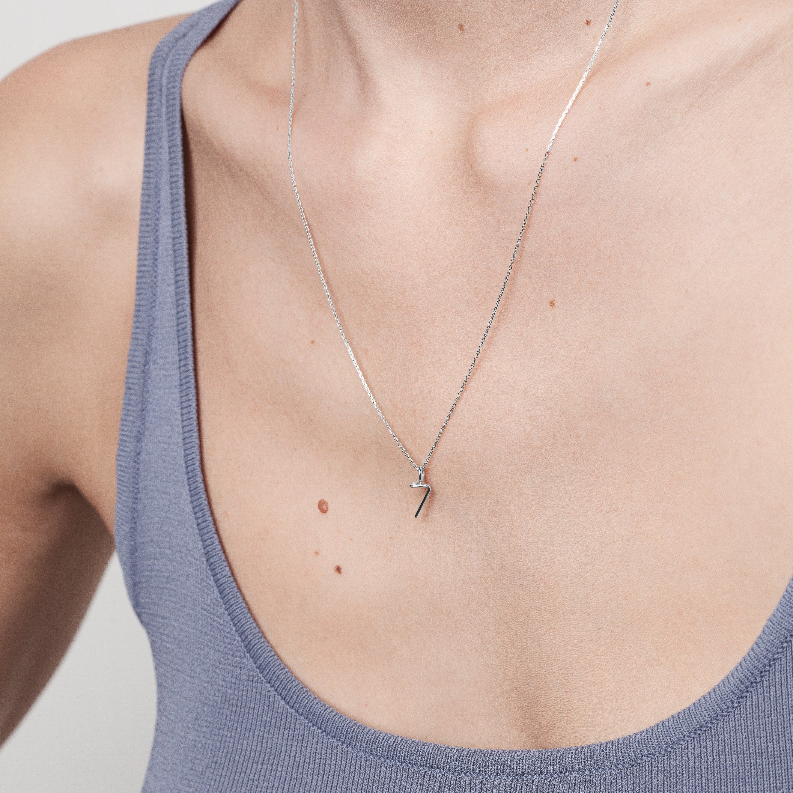 Collier Numéro porté au cou — or blanc 18K livraison express sécurisée