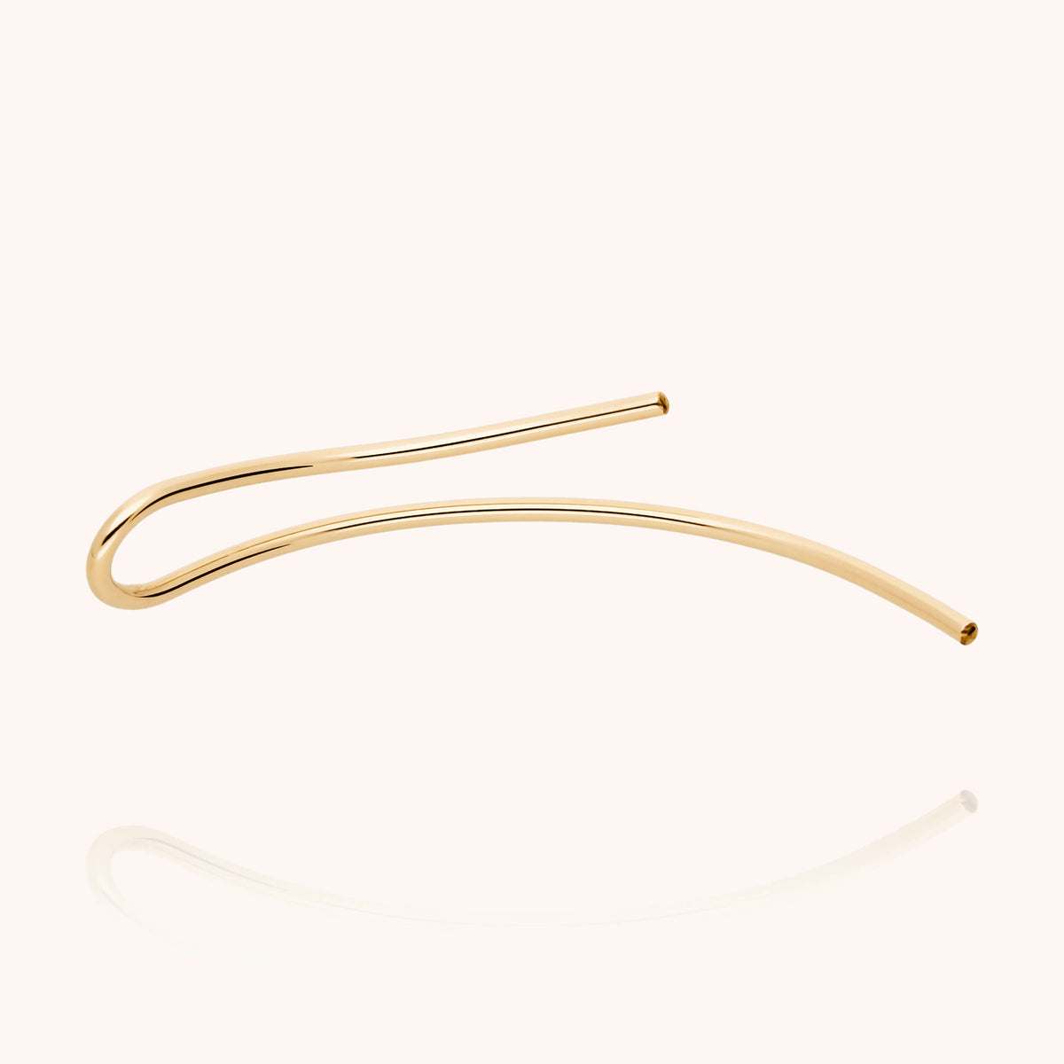 Profilansicht des Ear Cuffs Aphrodite Pure aus Gelbgold am Modell