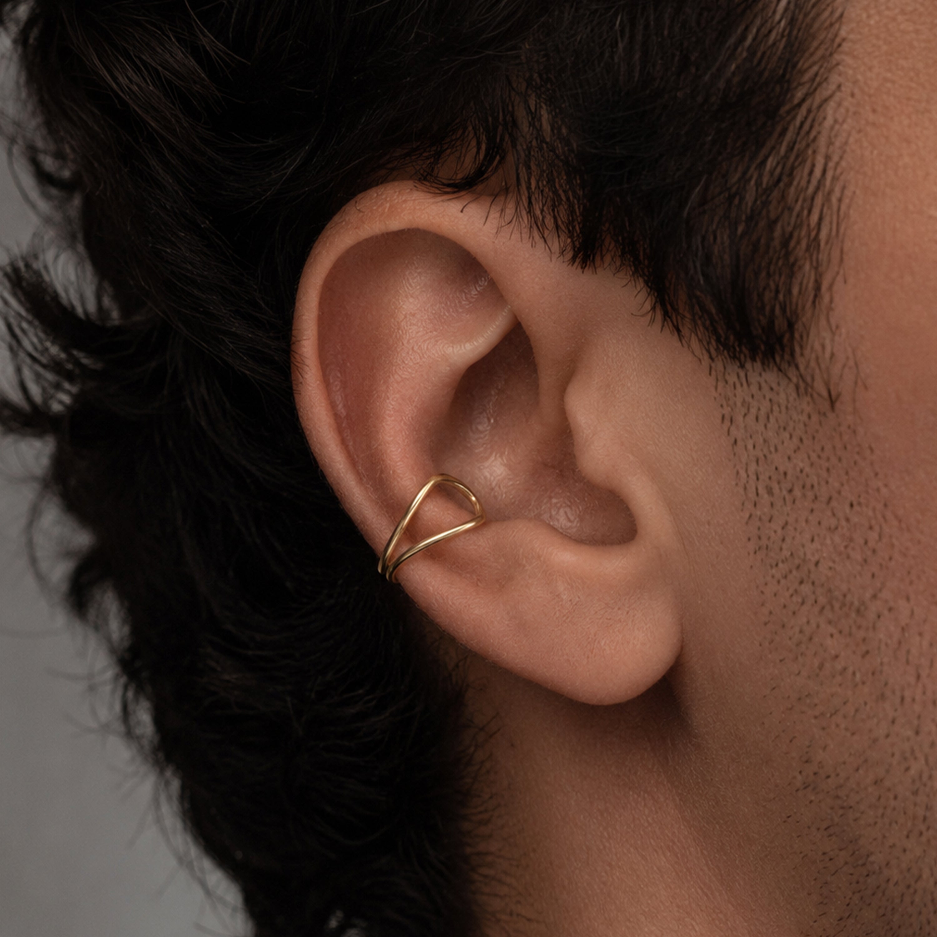 Men Outline Ear Cuff Letter E - Yellow 14k gold-filled