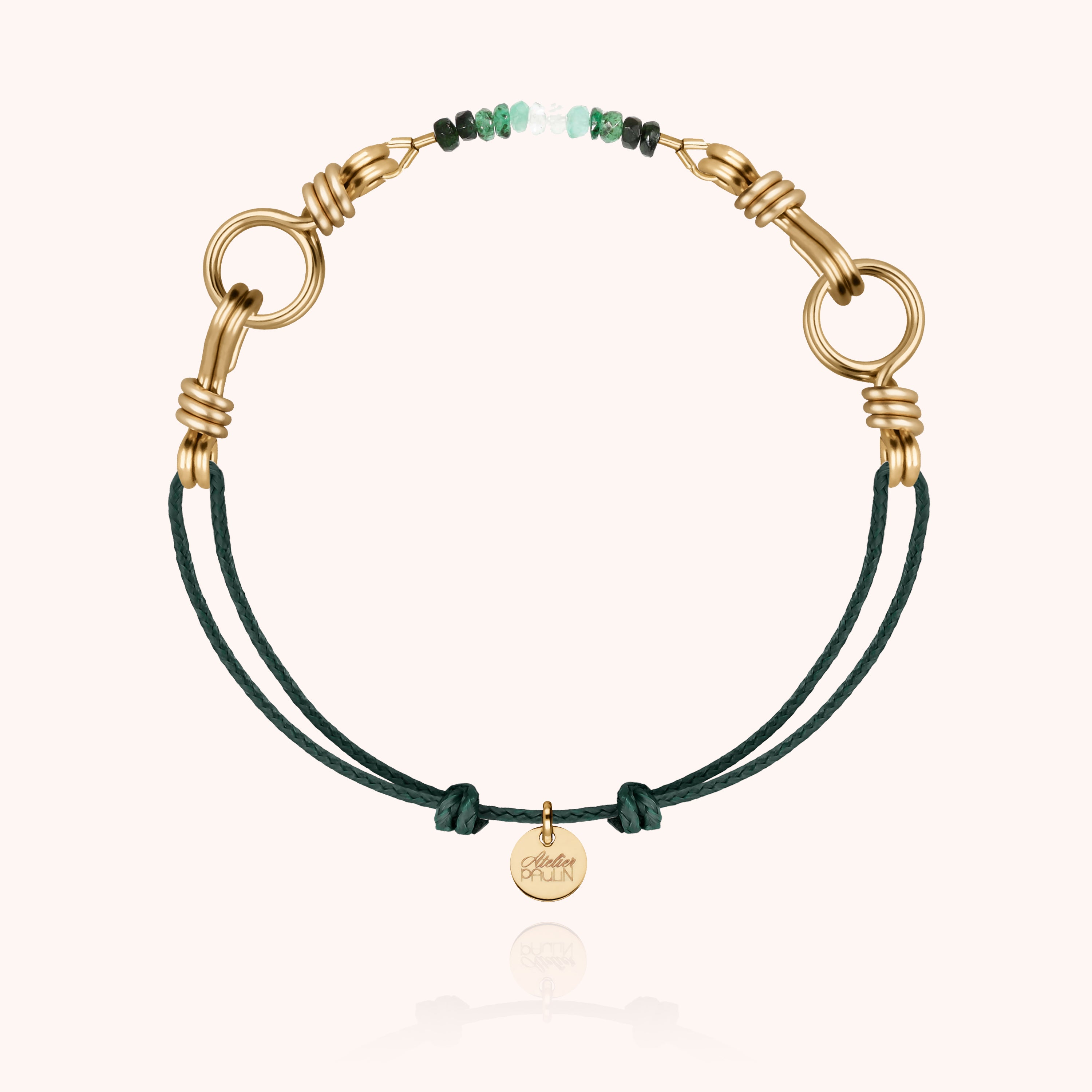 Vue d'ensemble du coffret avec options charm cœur trèfle serpent disponibles