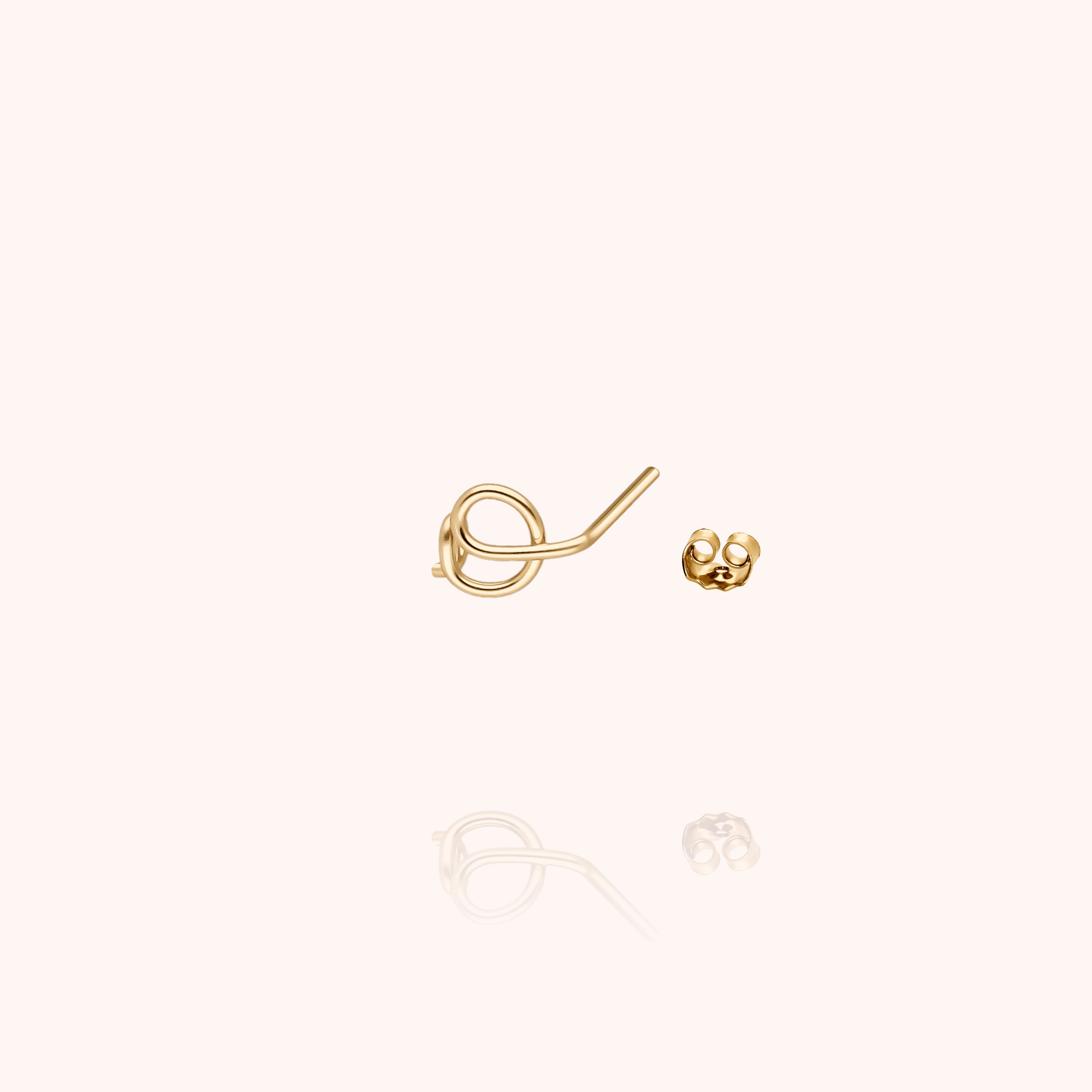 Puce d'Oreille Originale Initiale en or jaune 18K — boucles d'oreilles personnalisable Atelier Paulin