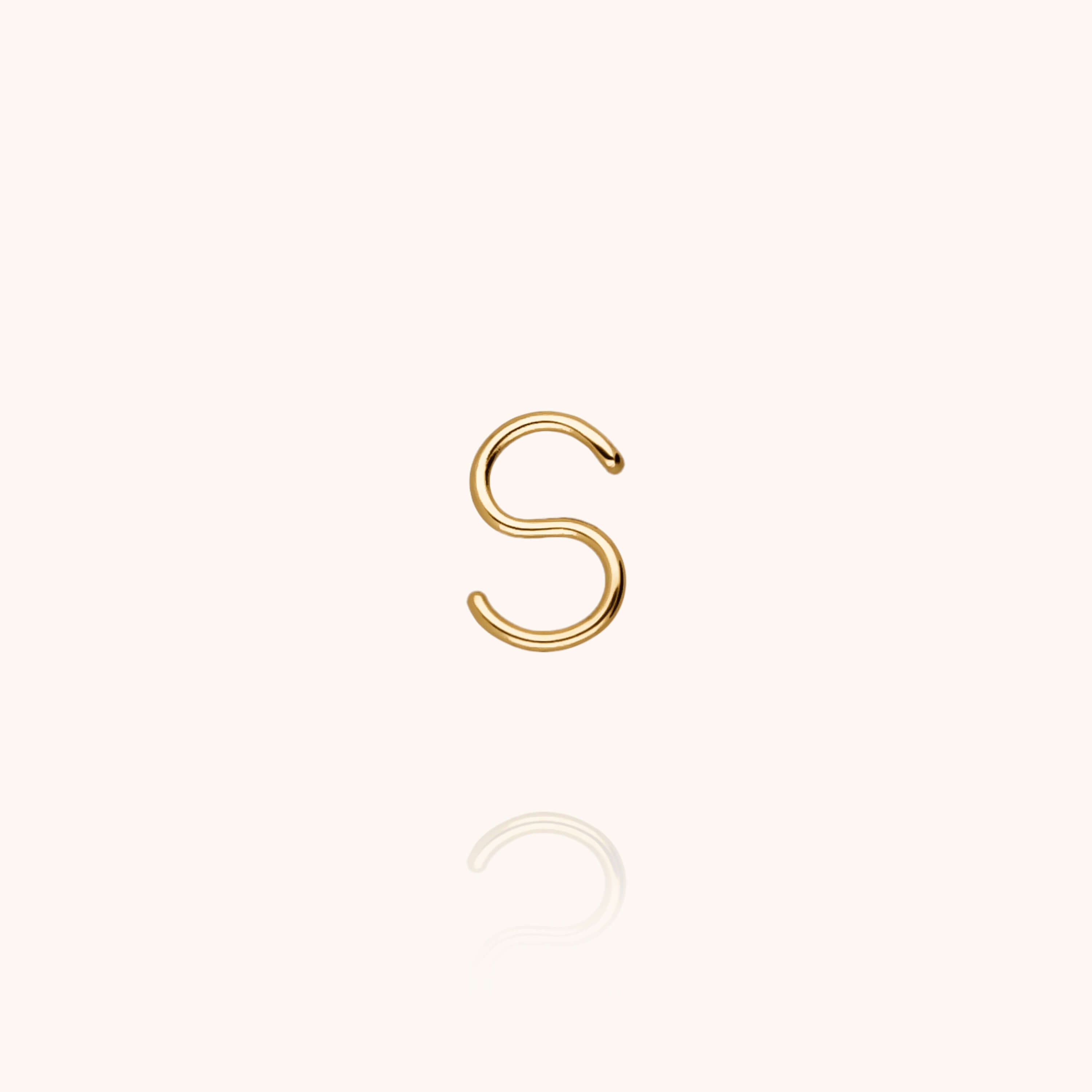 Puce d'Oreille Capitale Initiale en or jaune 18K — expédition sécurisée Paris