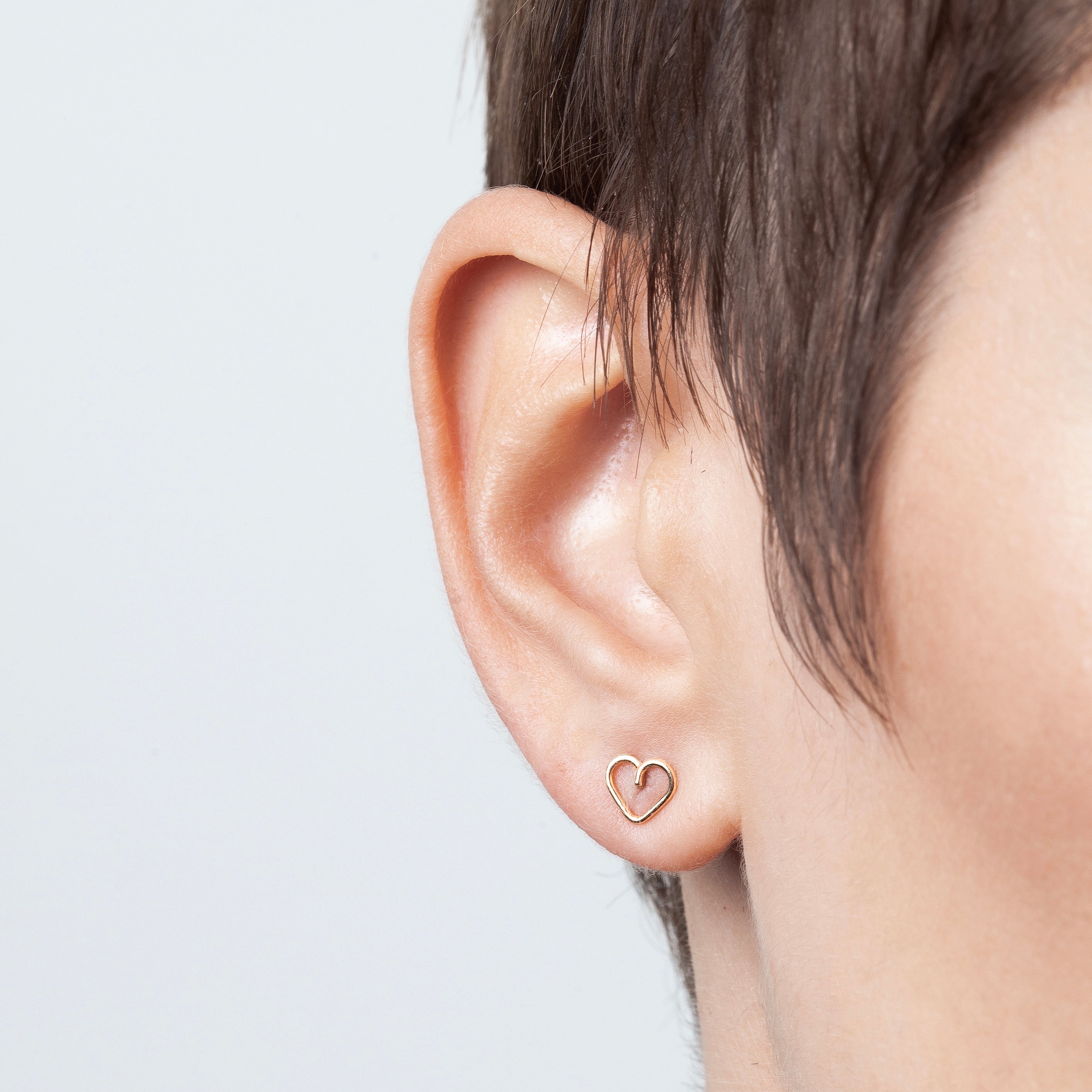 Puce Coeur Individuelle porté à l'oreille — livraison express sécurisée