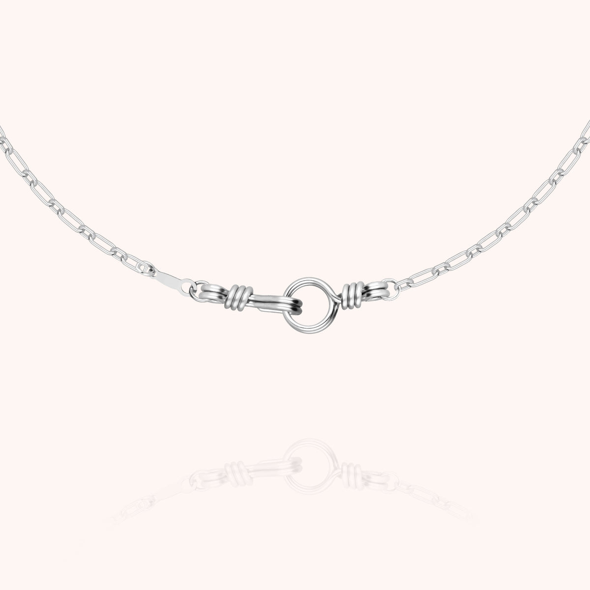 Dettaglio della modellatura a mano su Collana Girocollo Rettangolo Attache moi in filo d'argento sterling 925
