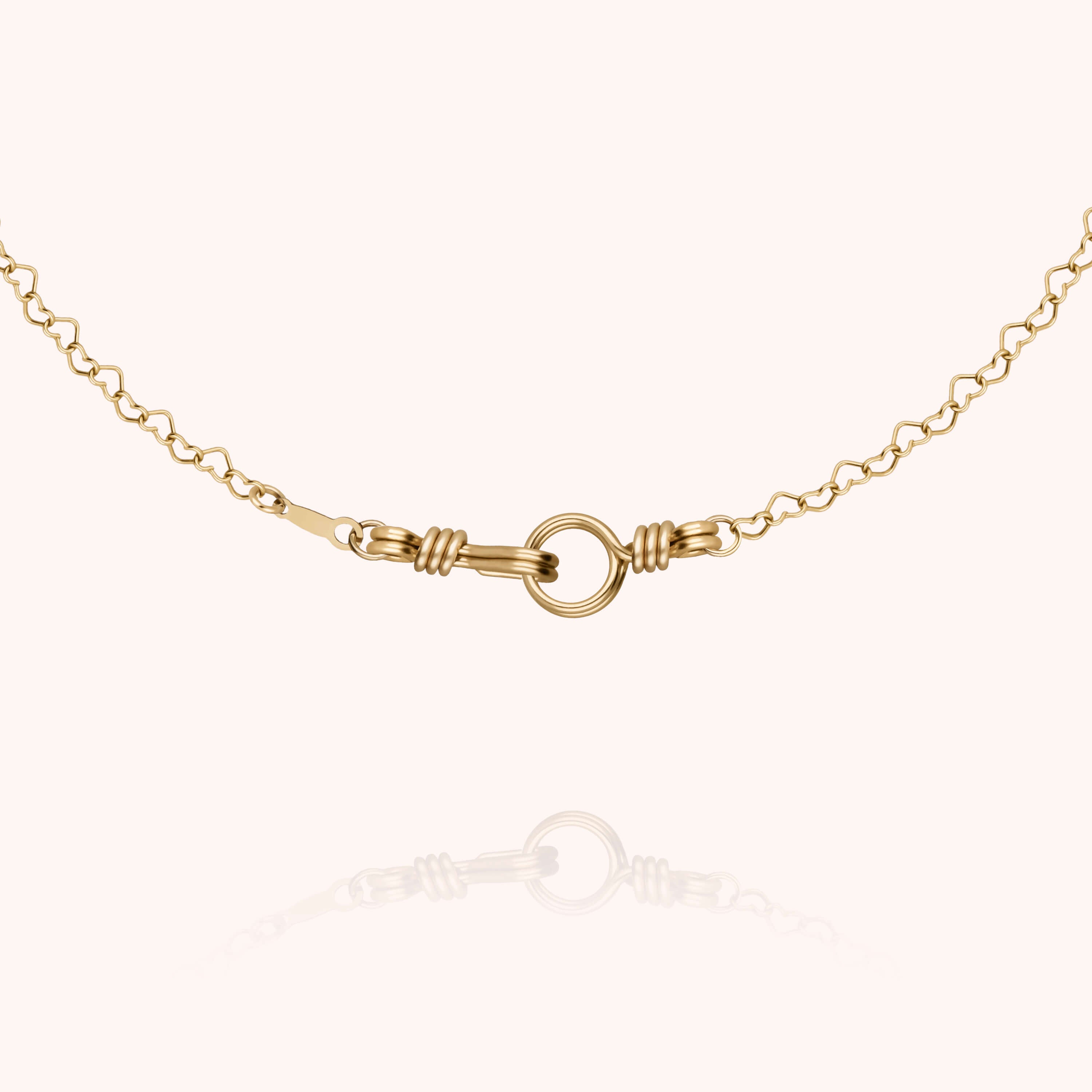 Collier Ras de Cou Cœur Attache moi — détail façonnage à la main