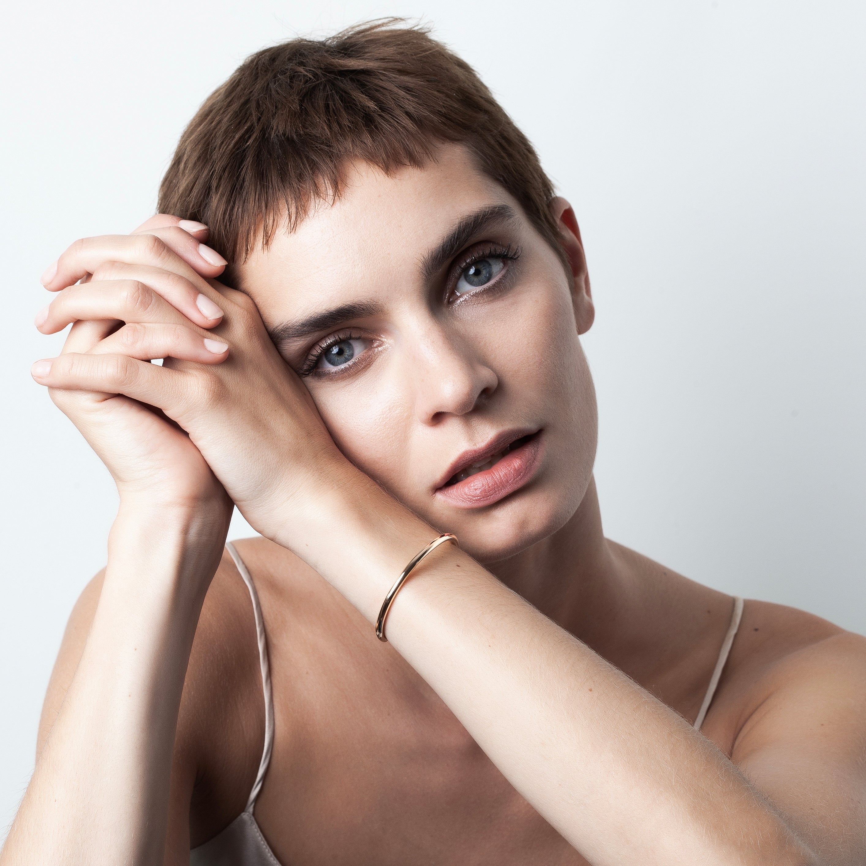 Bracelet lettre personnalisée gold filled 14k bijou élégant homme fait main Paris