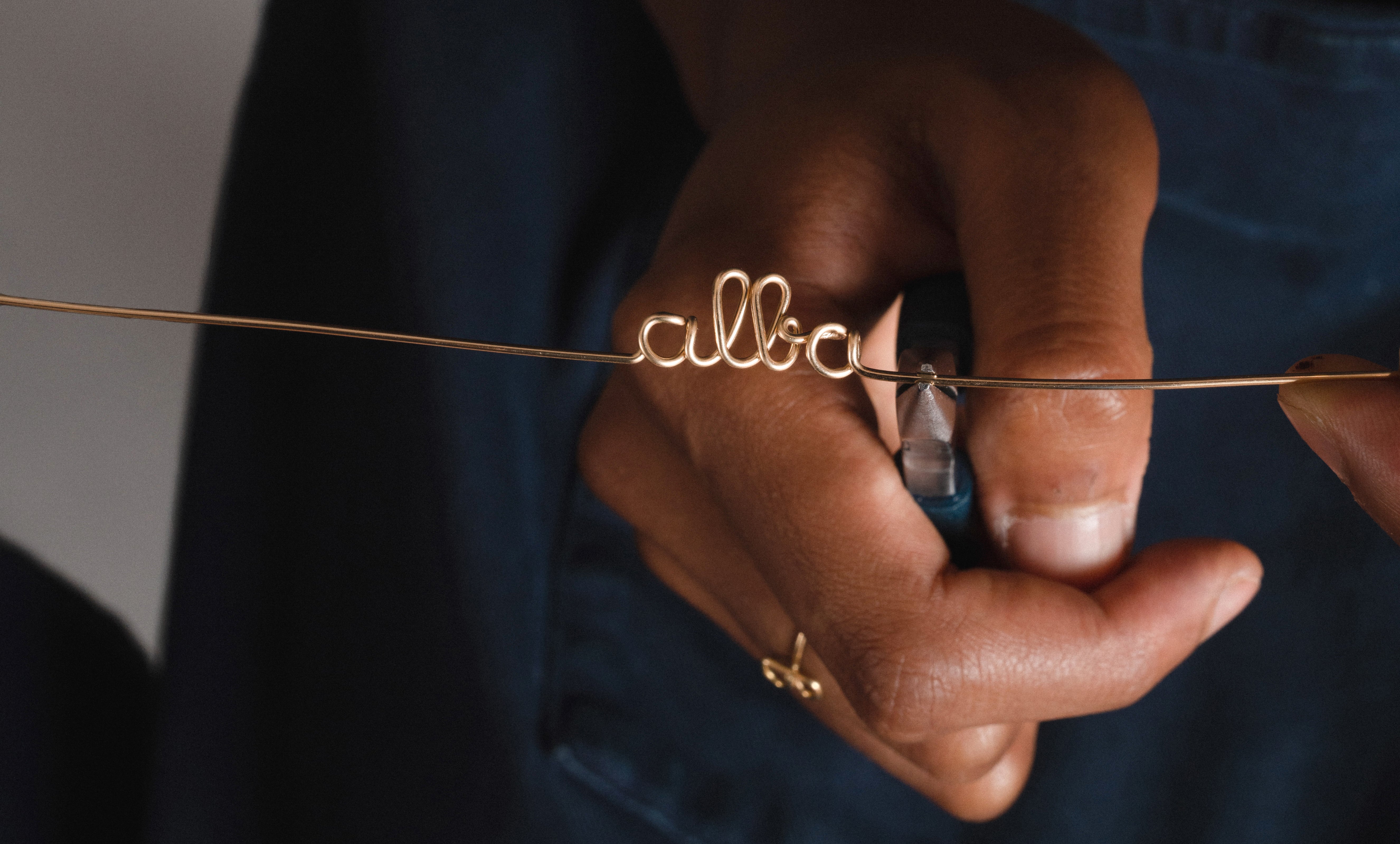 Une histoire de passion et d’excellence artisanale dans les bijoux personnalisés