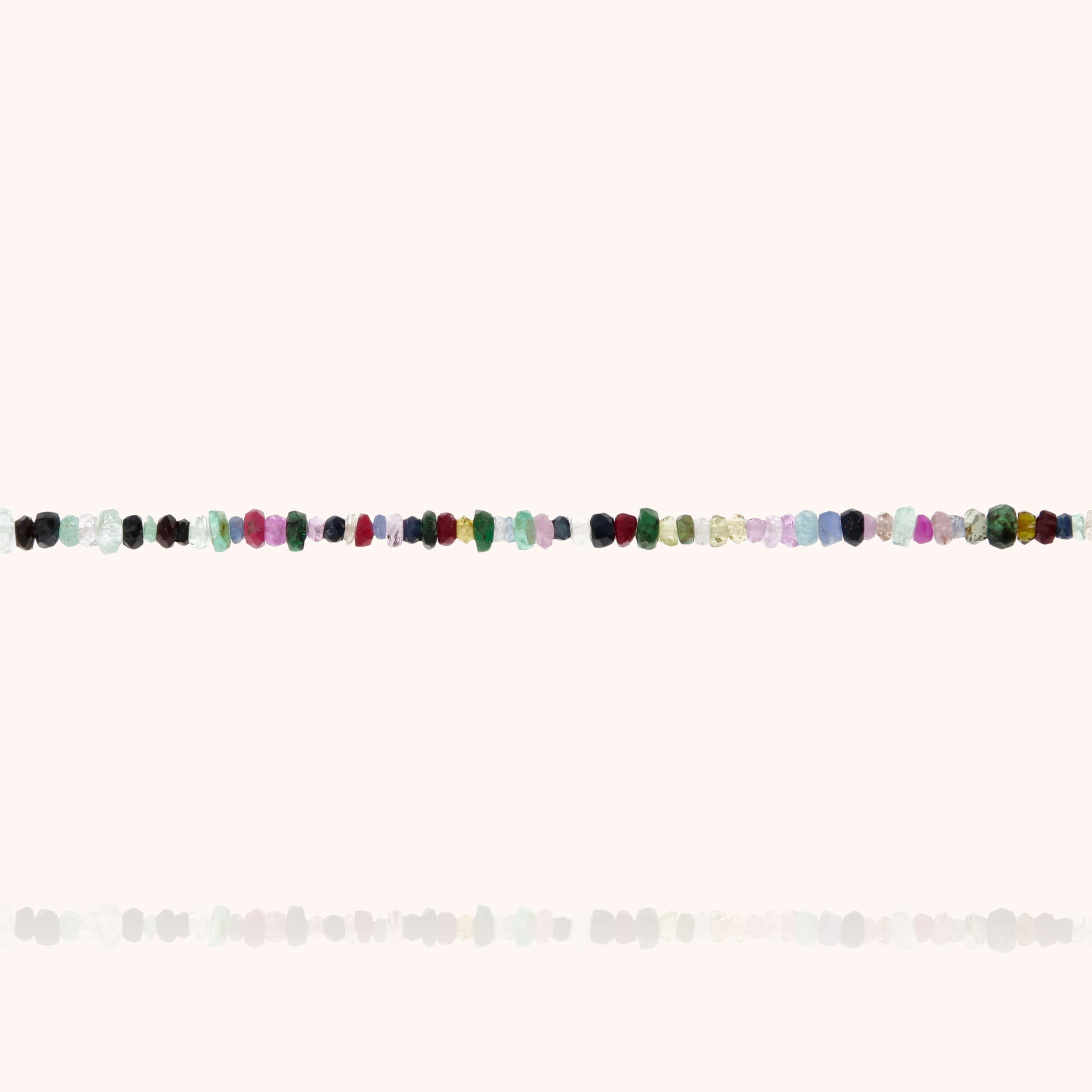 Collier Alex porté montrant les pierres précieuses multicolores sur argent sterling