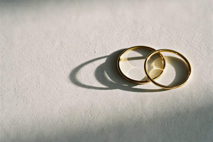 Fil d'or et son ombre portée, l'art du fil précieux, collection Bagues