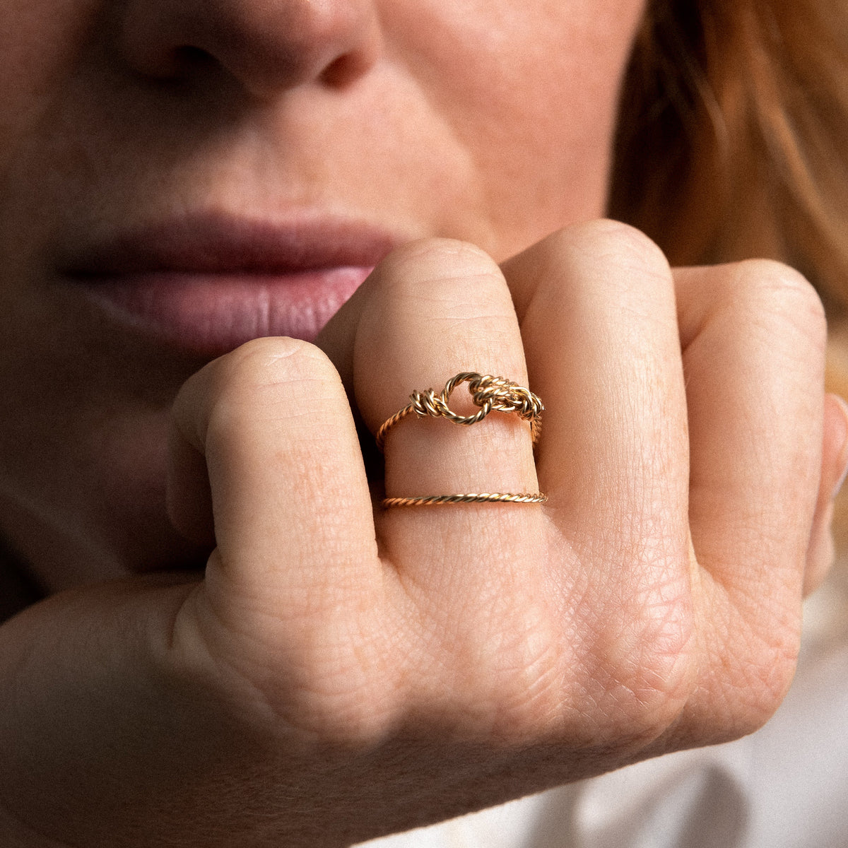 Ring Attache moi Encore am Finger getragen — Gelbes Goldfilled sorgfältig verpackt geliefert