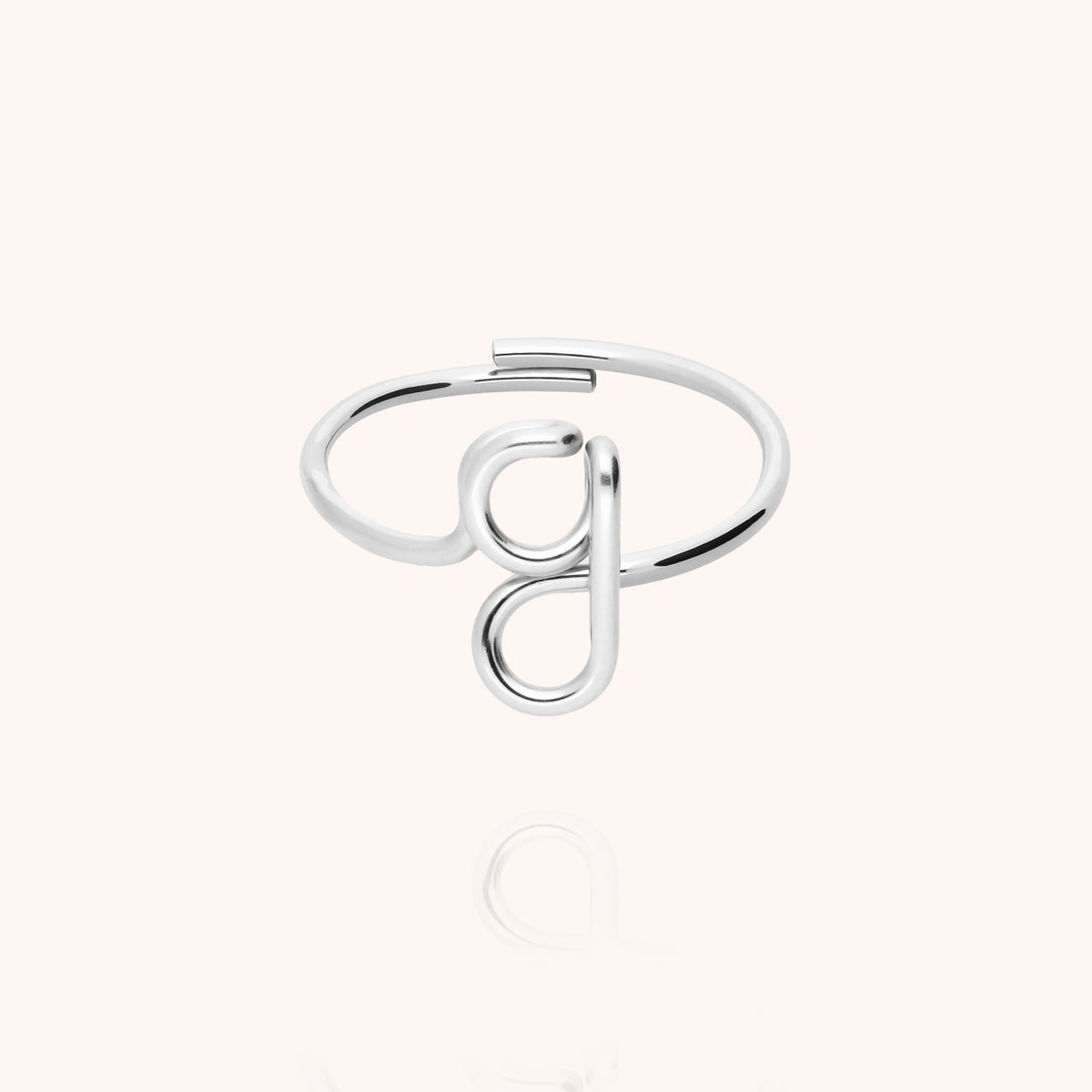 Anello Originale Iniziale, portato al dito