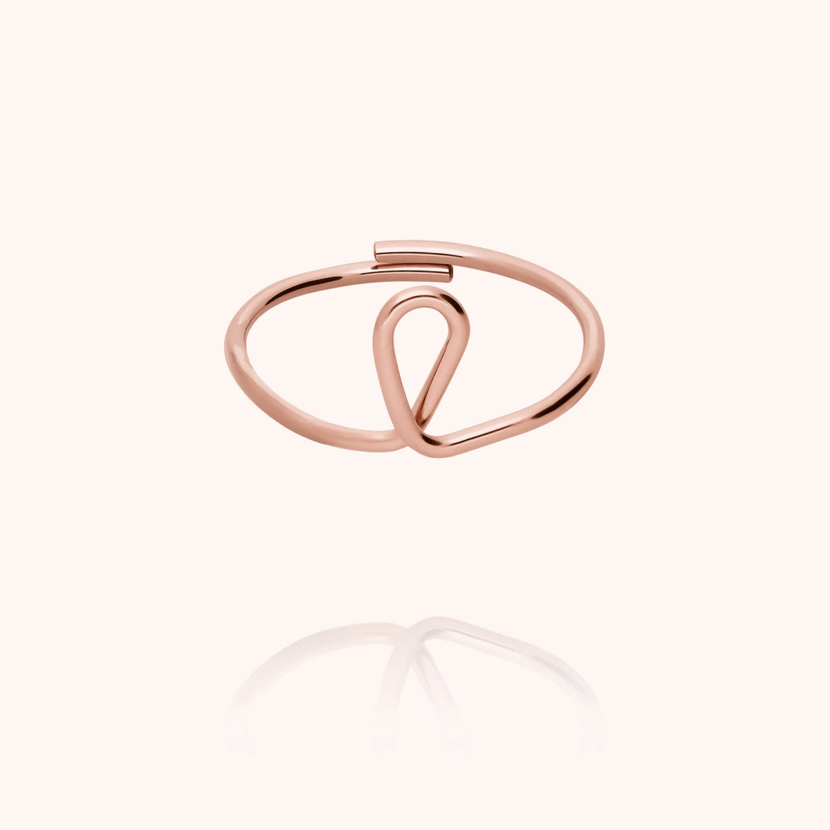 Anello Originale Iniziale, portato al dito