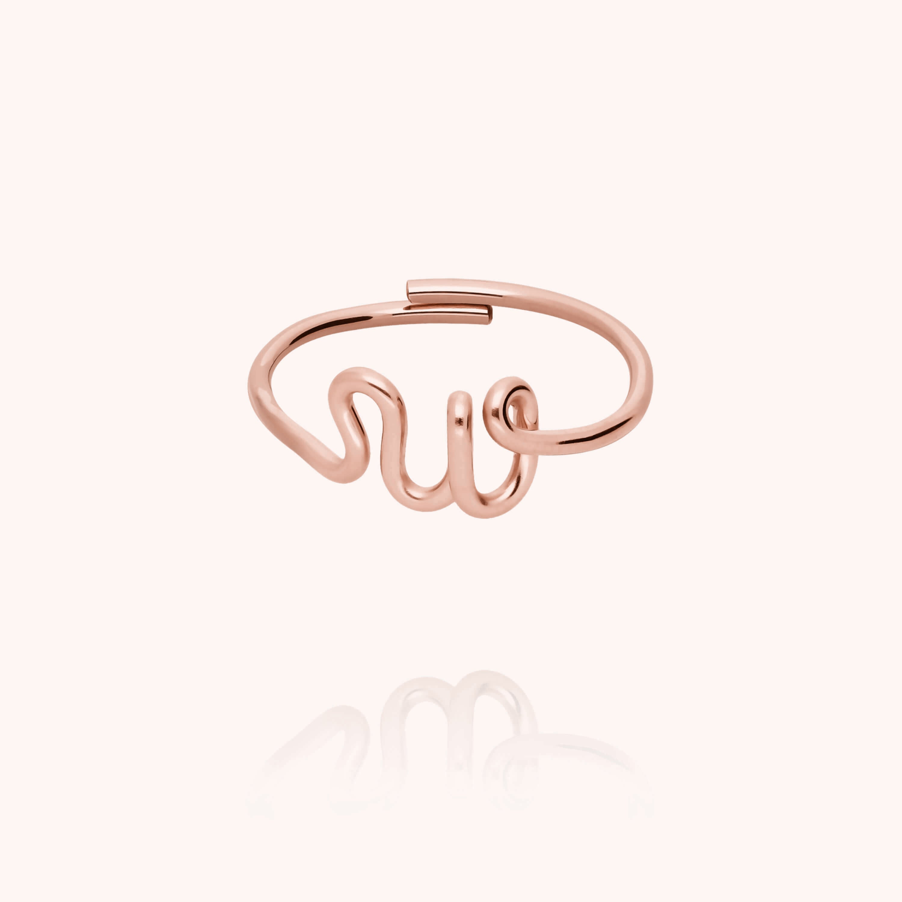 Bague Originale Initiale en or rose laminé — bague personnalisable Atelier Paulin