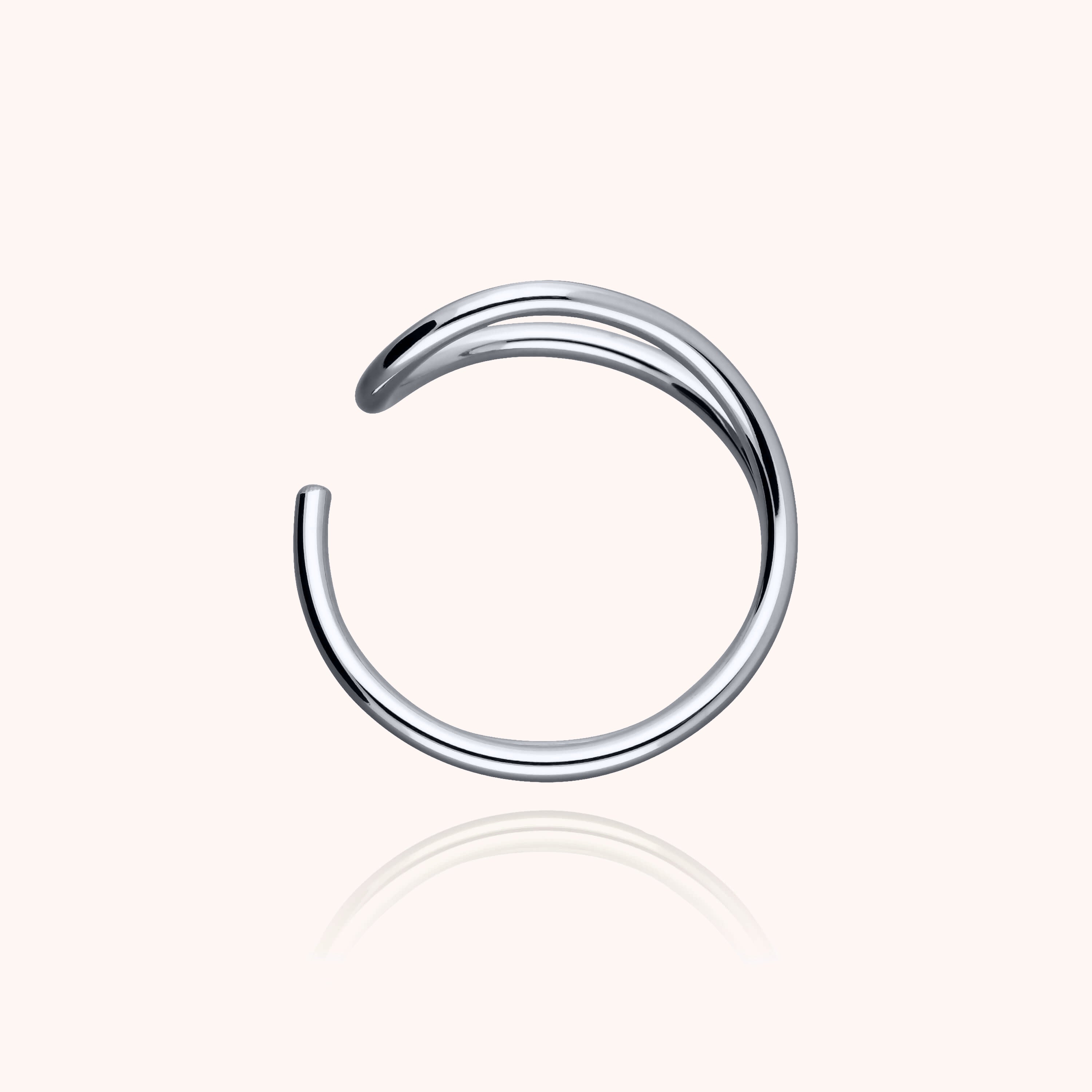 Bague Outline Lettre E — détail façonnage à la main, argent sterling 925