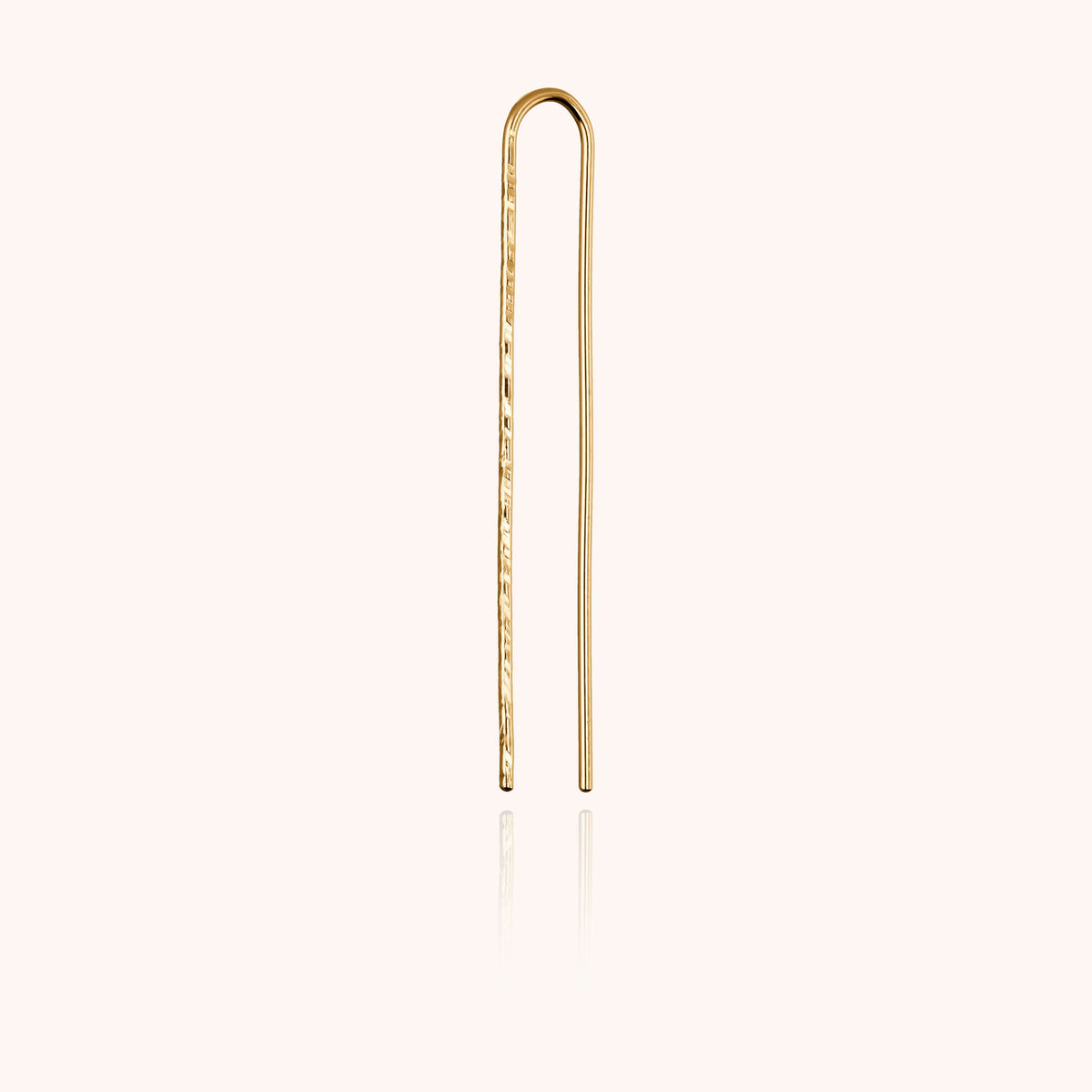 Orecchino U Daphné Martelée in filo d'oro giallo laminato 14k