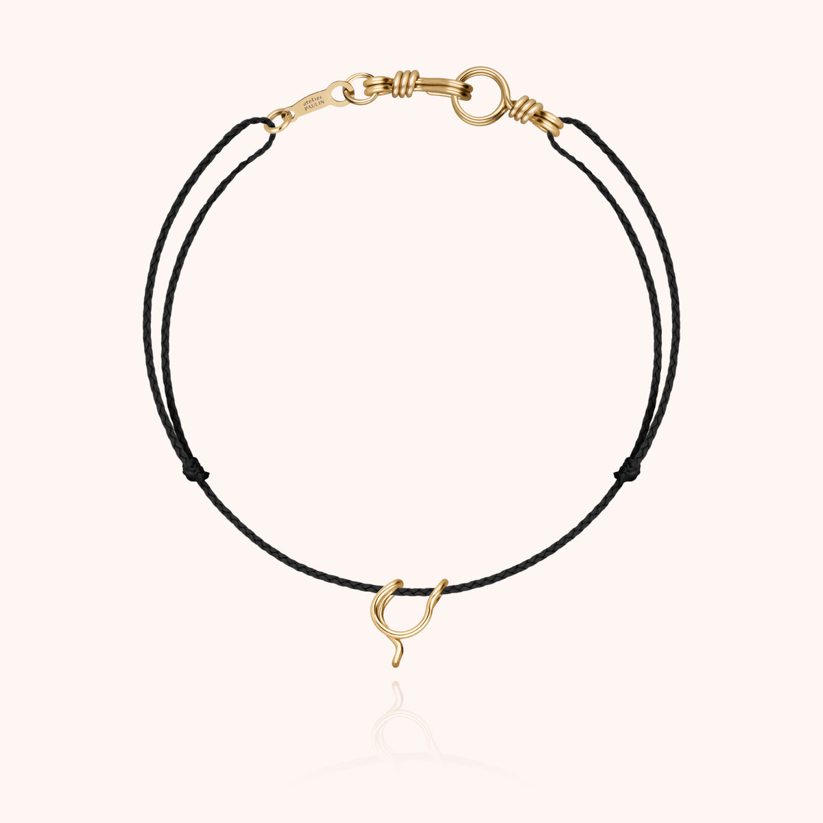 Armband Kordel Uni Initiale Mini Attache moi „C" aus 18 Karat Gelbgold, schwarze Kordel