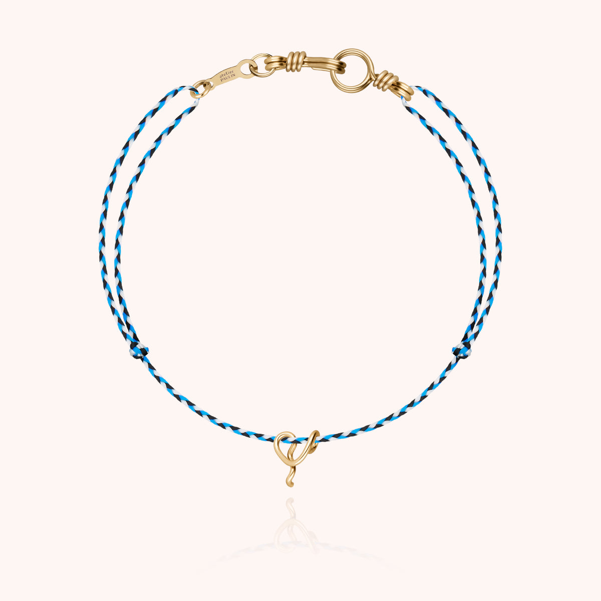 Armband Kordel Slim Knot Initiale Mini Attache moi „E" aus 18 Karat Gelbgold, blaue Kordel