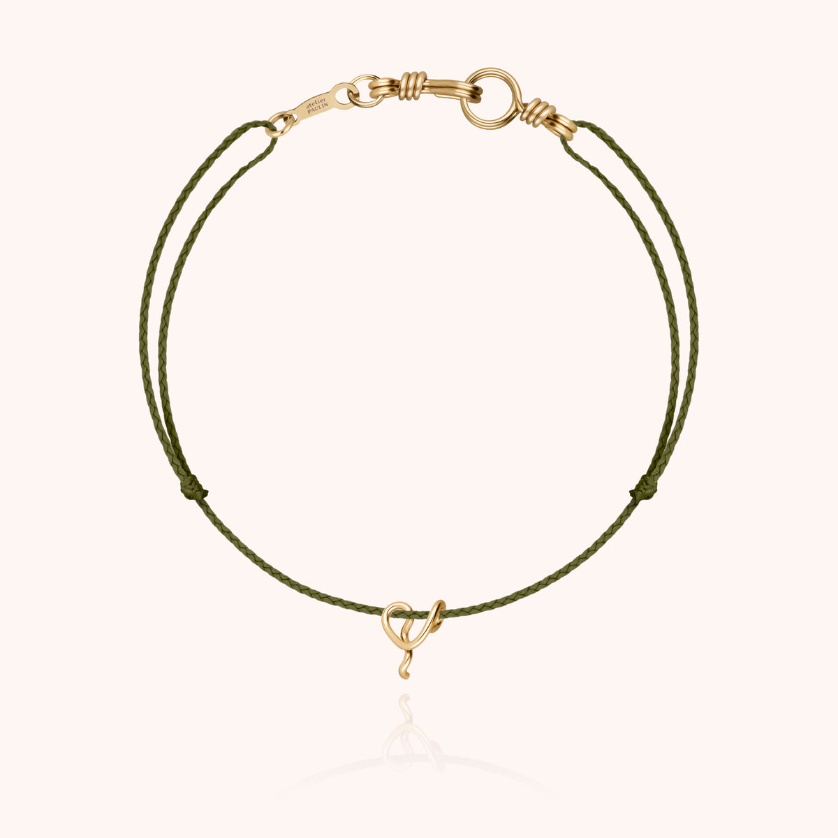 Armband Kordel Einfarbig Initiale Mini Attache moi „E" aus 18 Karat Gelbgold, Kordel khaki