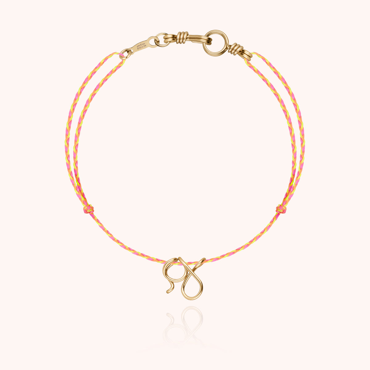 Armband Kordel Slim Knot Initiale Mini Attache moi „G" aus 18 Karat Gelbgold, orangefarbene Kordel