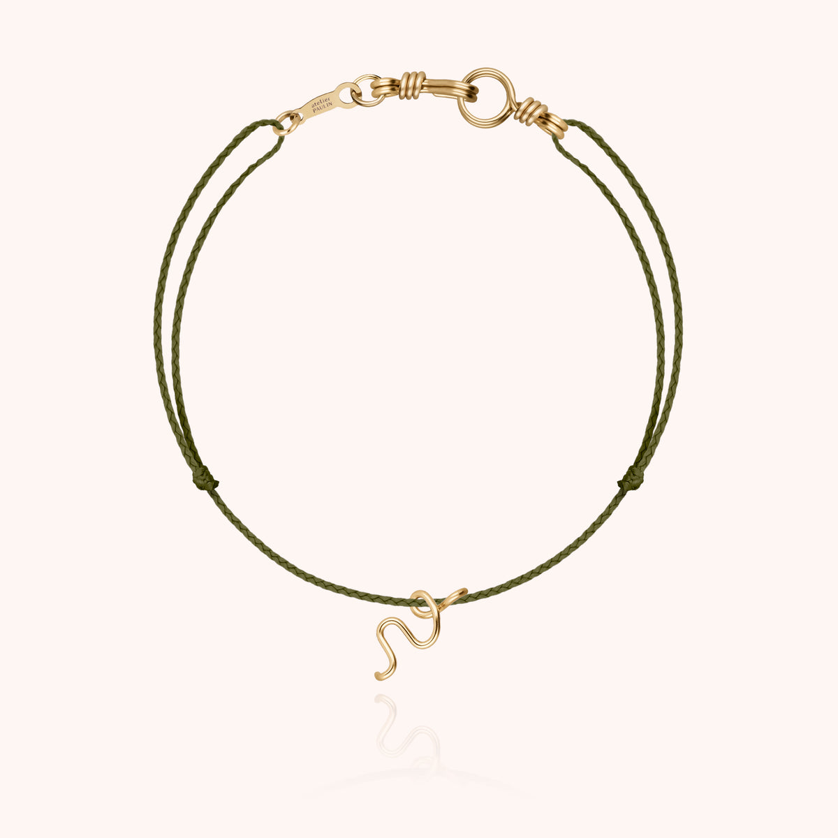 Armband Kordel Uni Initiale Mini Attache moi „V" aus 18 Karat Gelbgold, khakifarbene Kordel