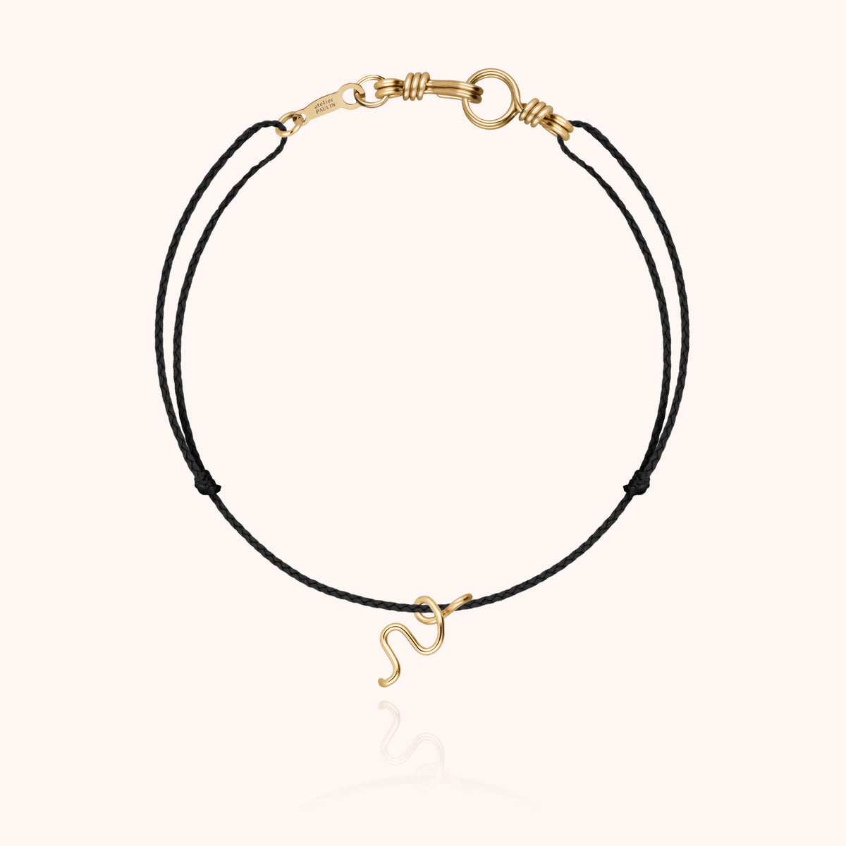 Armband Kordel Uni Initiale Mini Attache moi „V" aus 18 Karat Gelbgold, schwarze Kordel