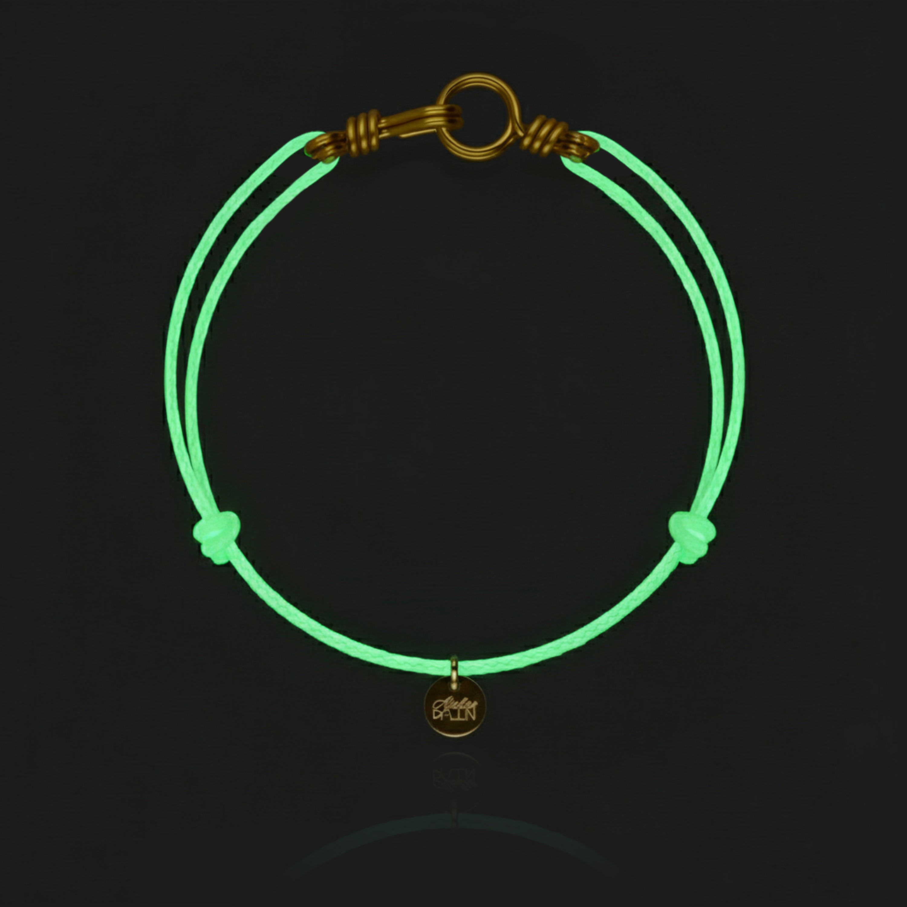 Bracelet Cordon Phosphorescent Attache moi — gros plan sur le fermoir, or jaune laminé