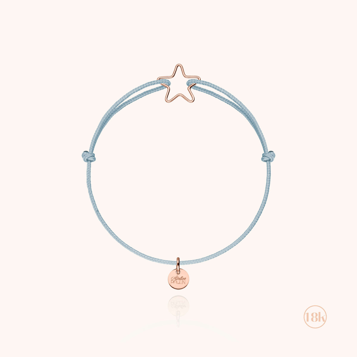 Armband aus Kordel Roségold, getragen am Handgelenk eines Kindes