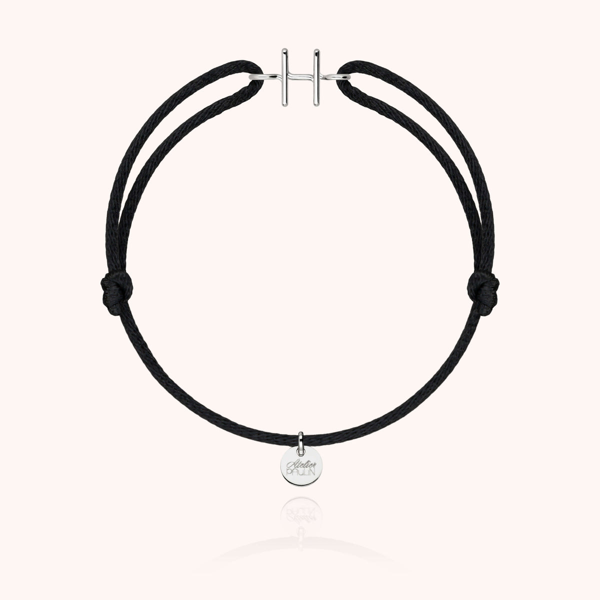 Kordelarmband Capitale Initiale aus 18K Weißgold — personalisierbares Armband Atelier Paulin