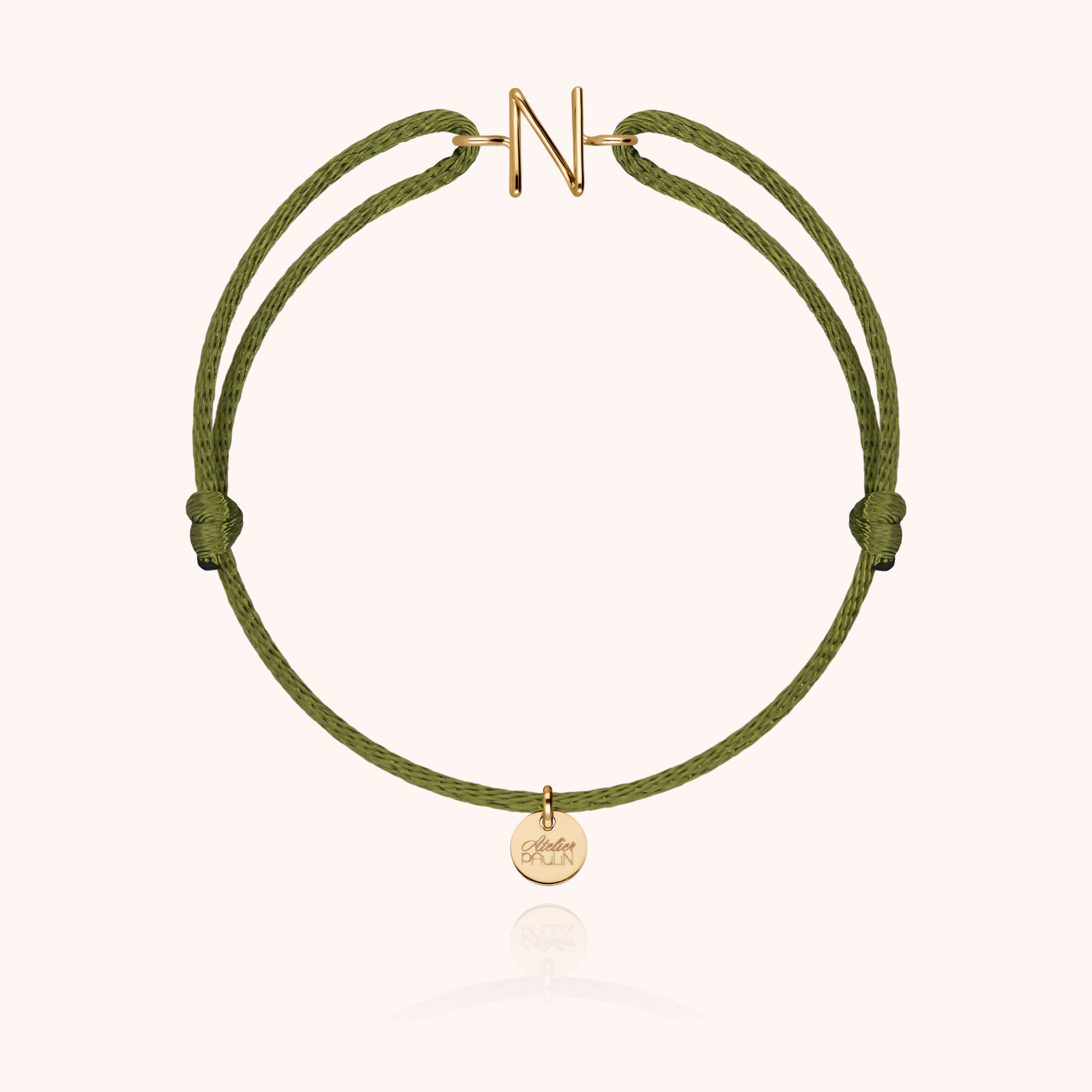 Bracelet Cordon Capitale Initiale porté au poignet — qualité artisanale garantie