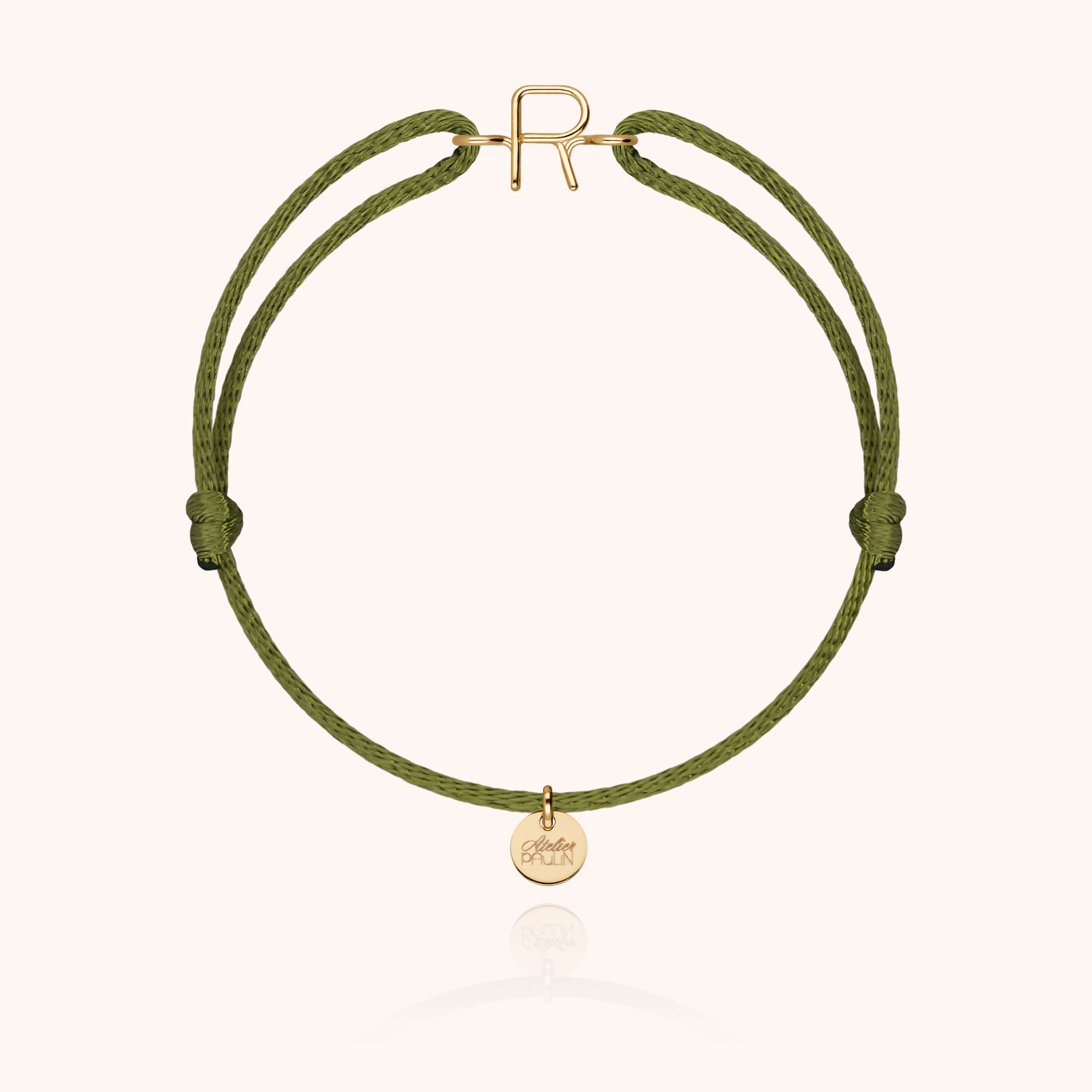 Bracelet Cordon Capitale Initiale porté au poignet — qualité artisanale garantie