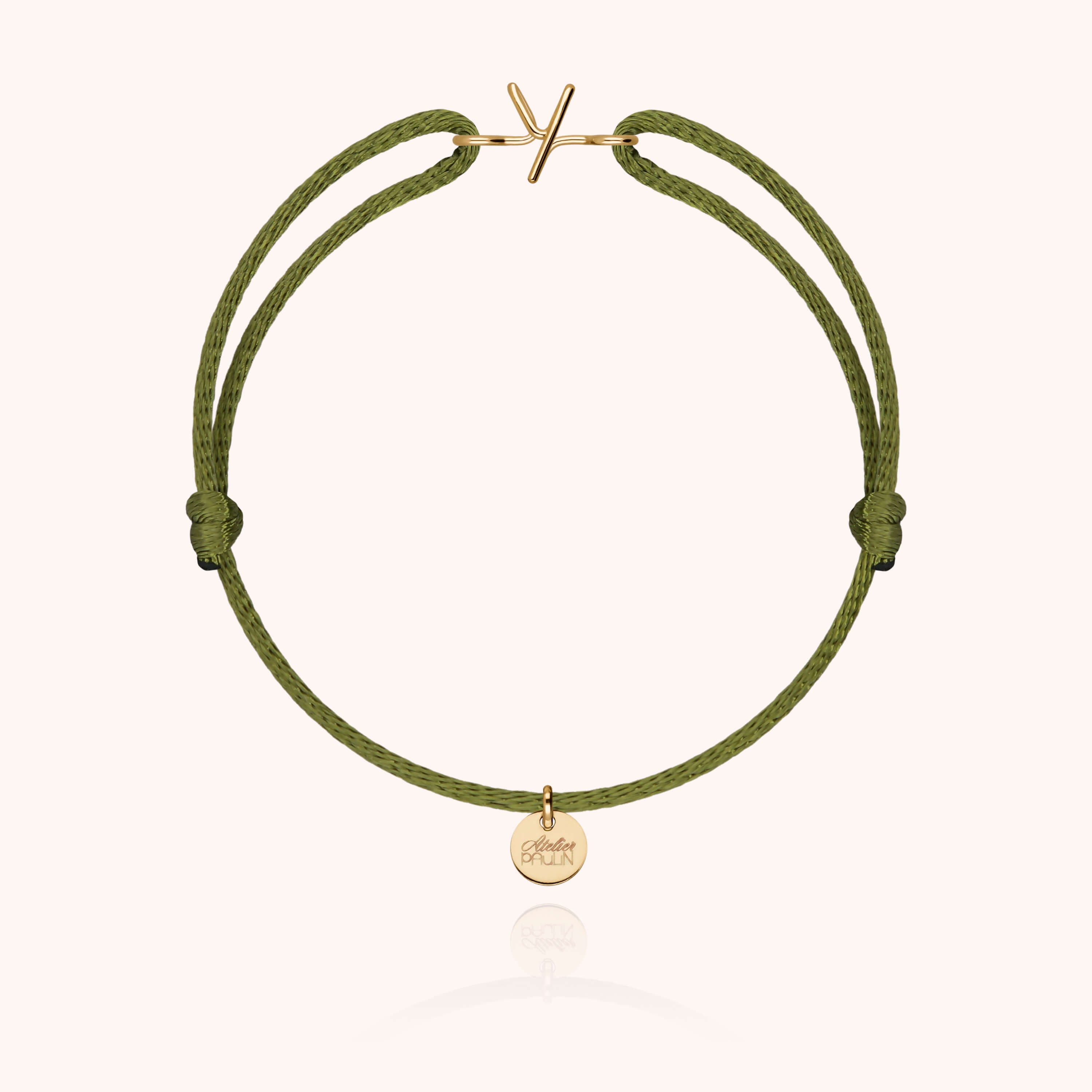 Bracelet Cordon Capitale Initiale porté au poignet — qualité artisanale garantie