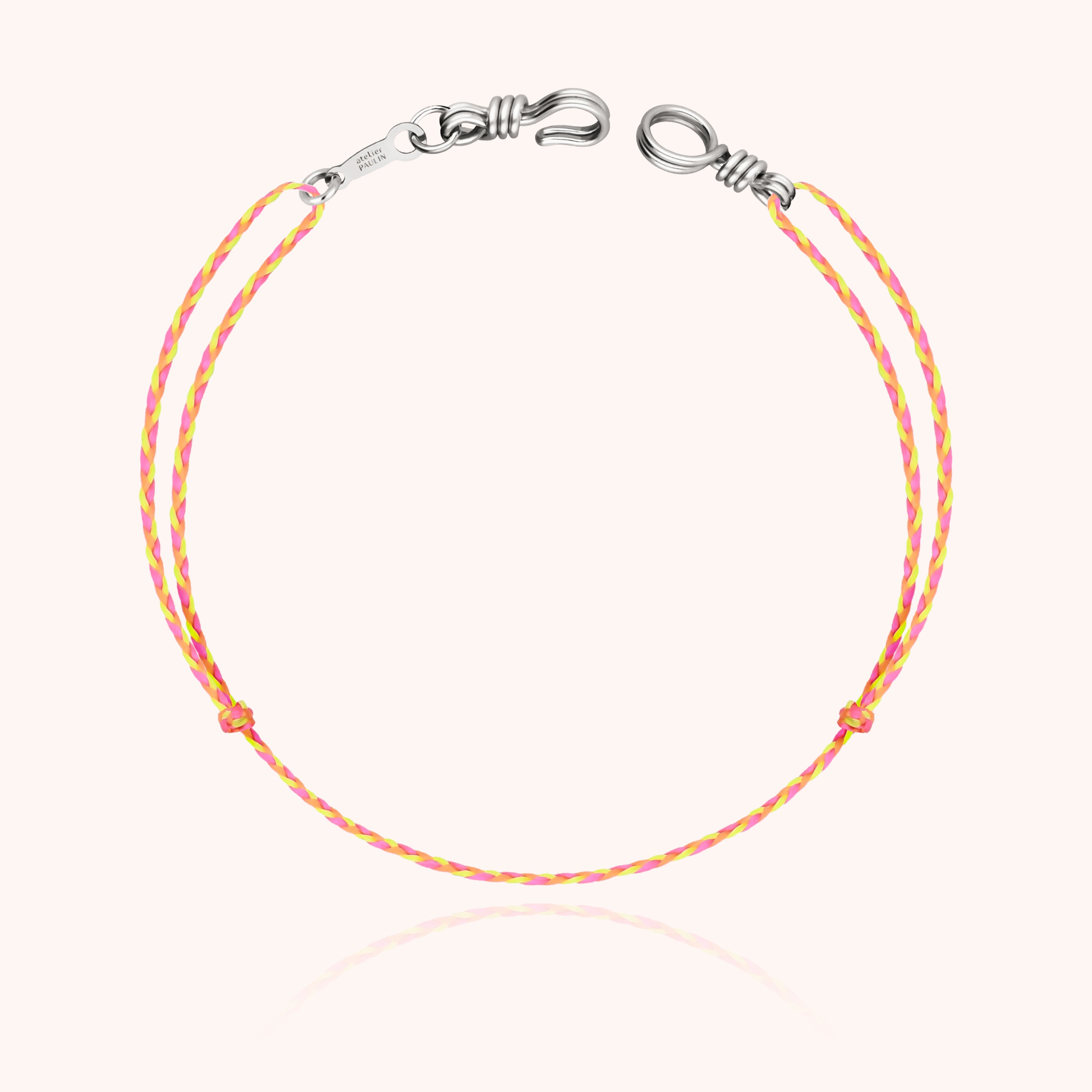Mise en situation du bracelet unisexe léger pour port quotidien