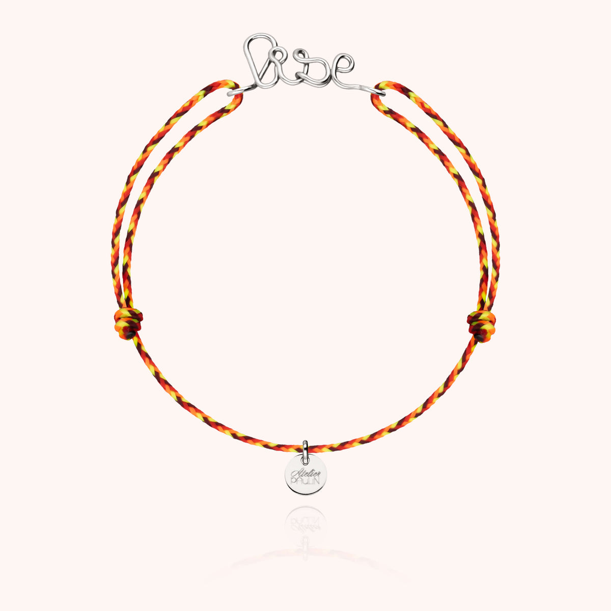 Bracciale Cordino Slim Knot Personalizzato in filo d'oro bianco 18kt, portato al polso